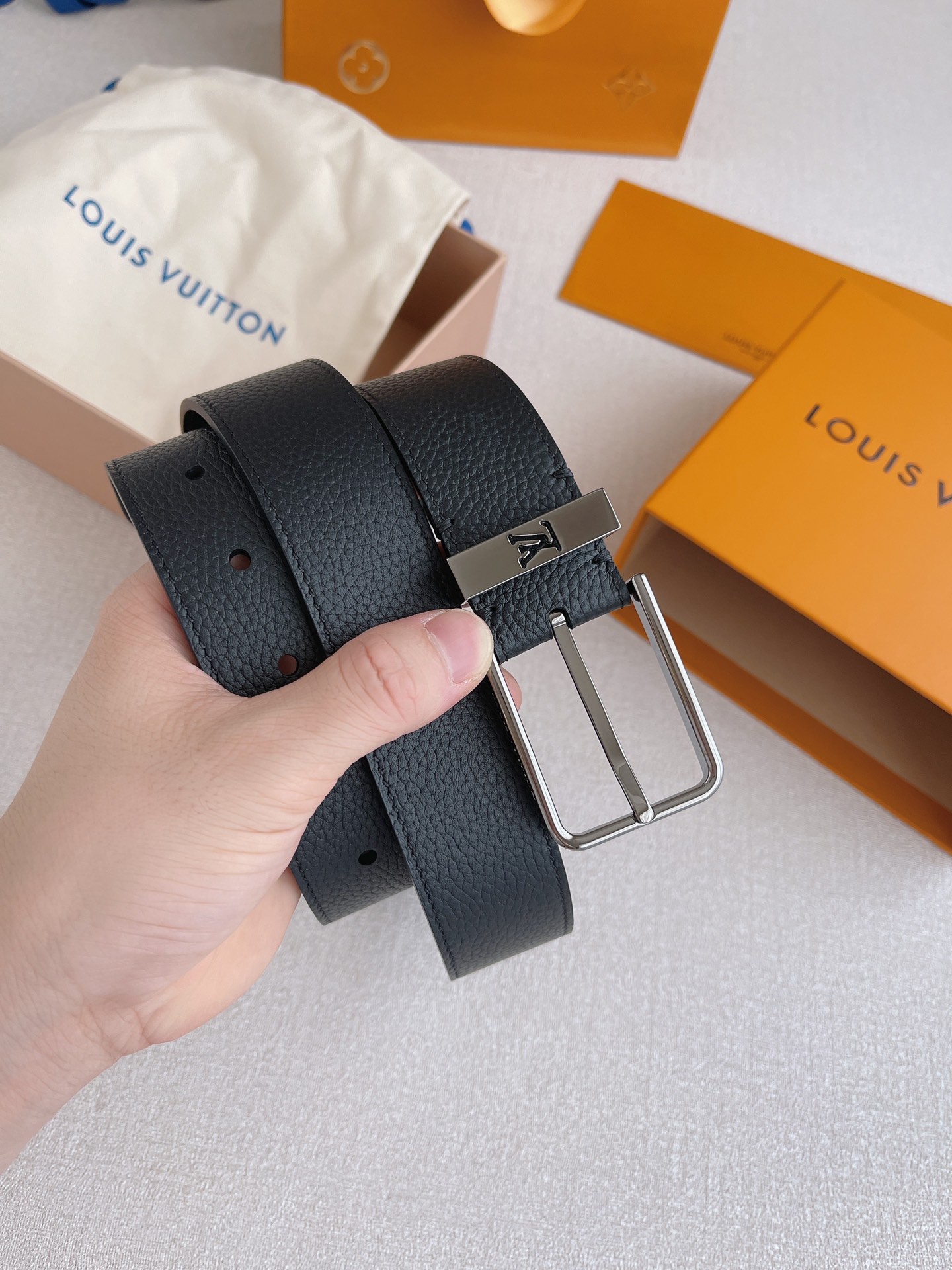 Louis Vuitton Male Leather Belt Cow Leather 35mm-l