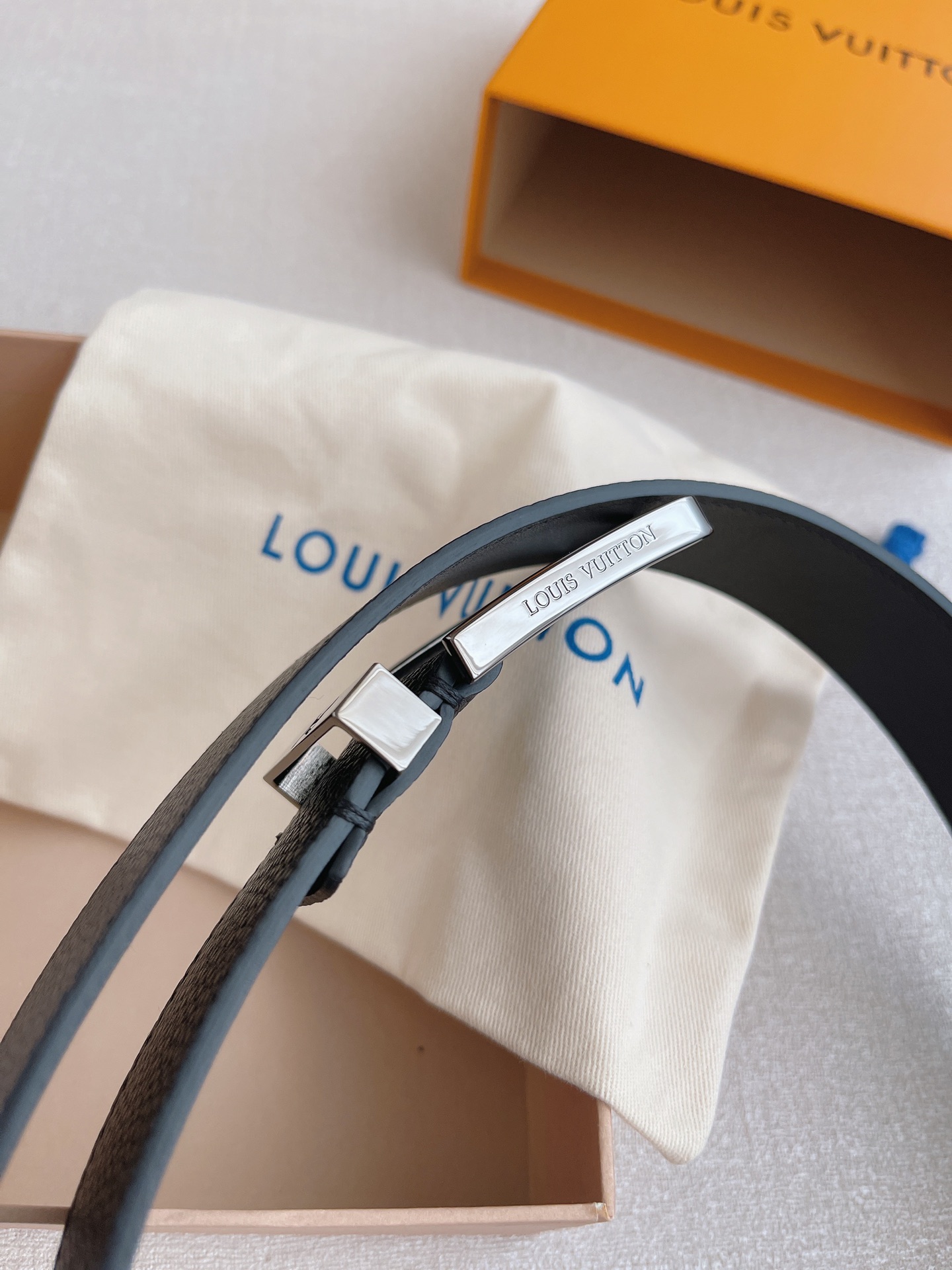 Louis Vuitton Male Leather Belt Cow Leather 35mm-l