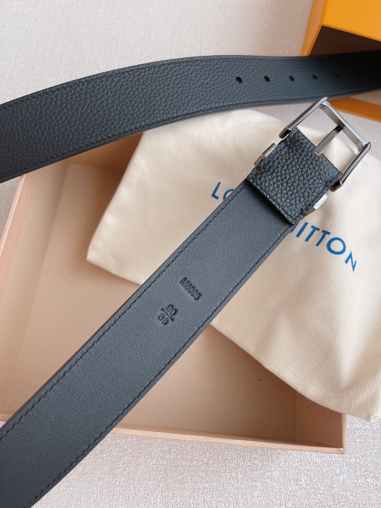 Louis Vuitton Male Leather Belt Cow Leather 35mm-l