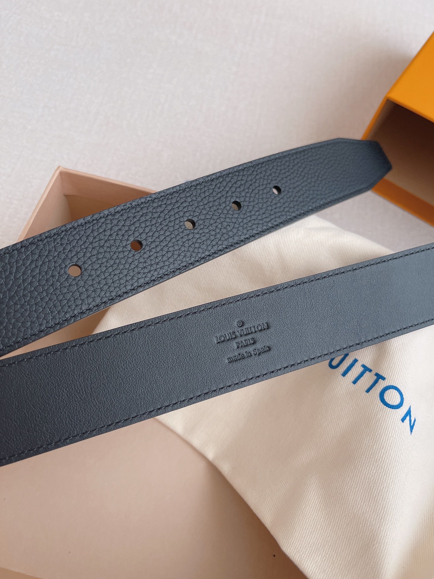 Louis Vuitton Male Leather Belt Cow Leather 35mm-l