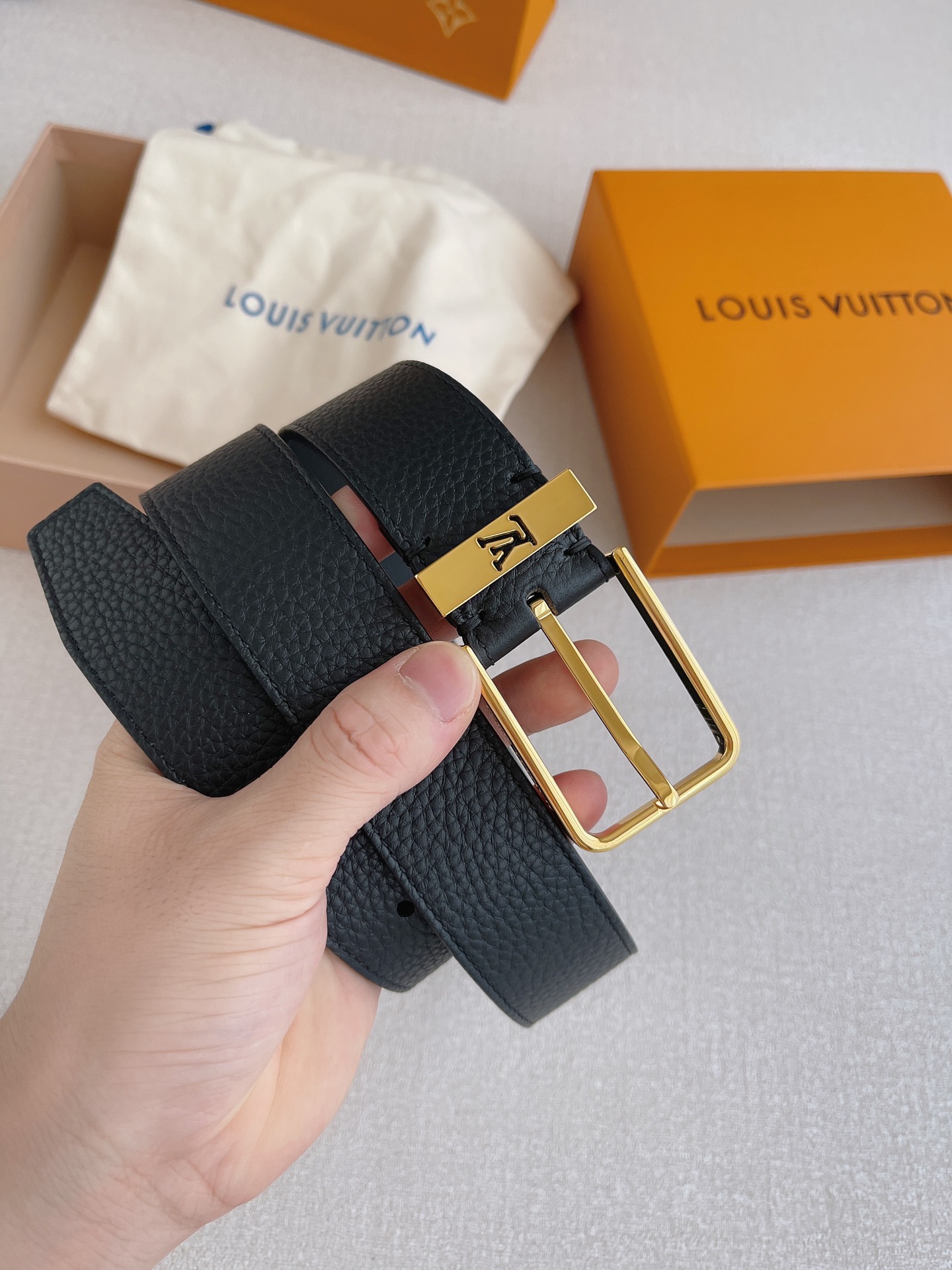 Louis Vuitton Male Leather Belt Cow Leather 35mm-l