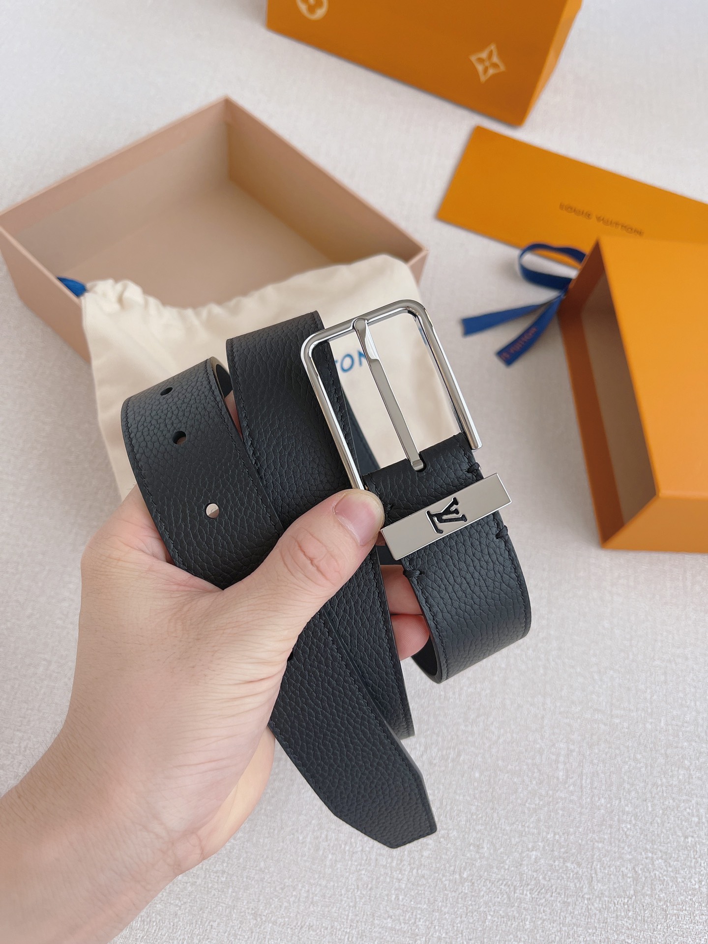 Louis Vuitton Male Leather Belt Cow Leather 35mm-l