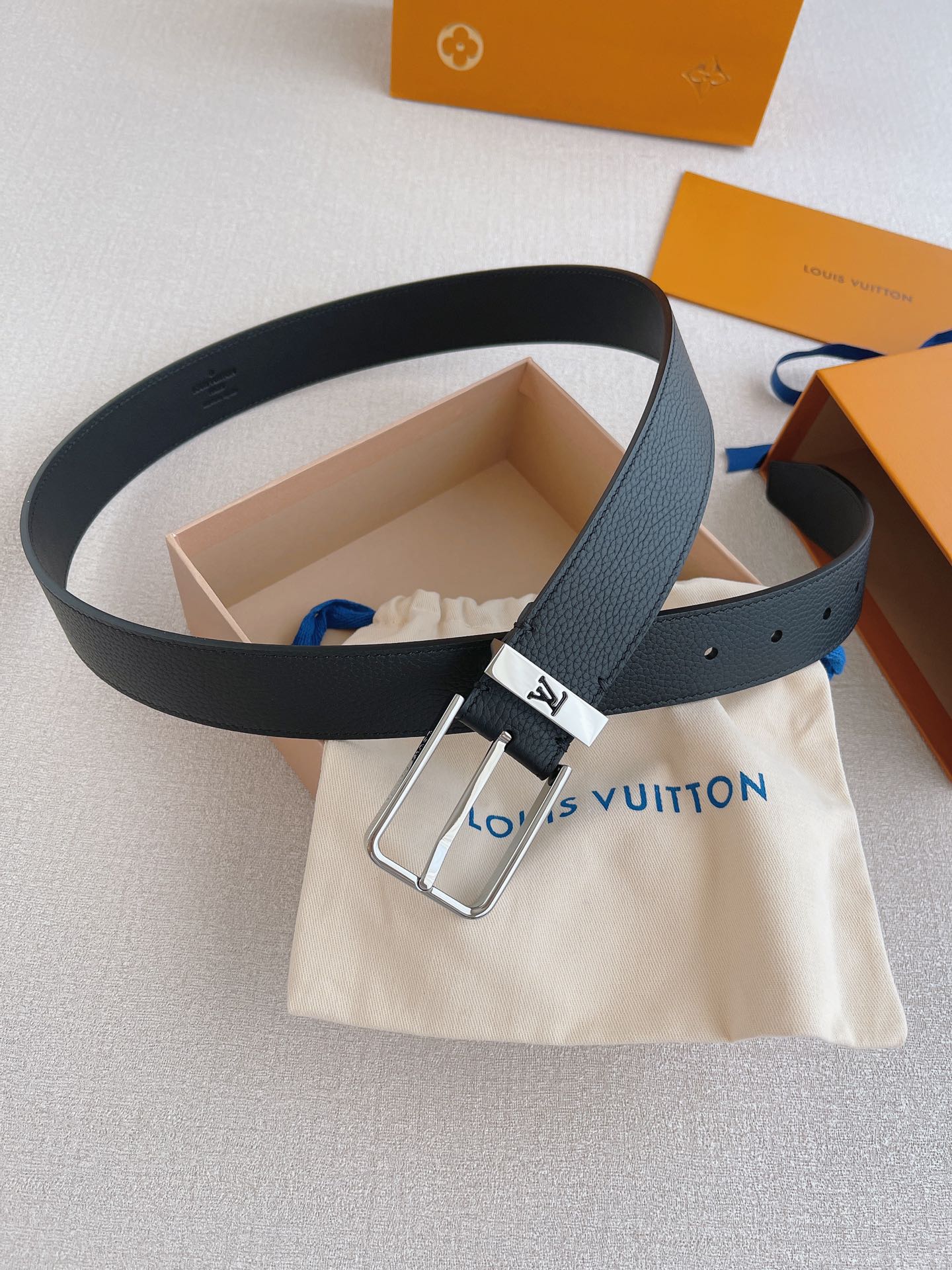 Louis Vuitton Male Leather Belt Cow Leather 35mm-l