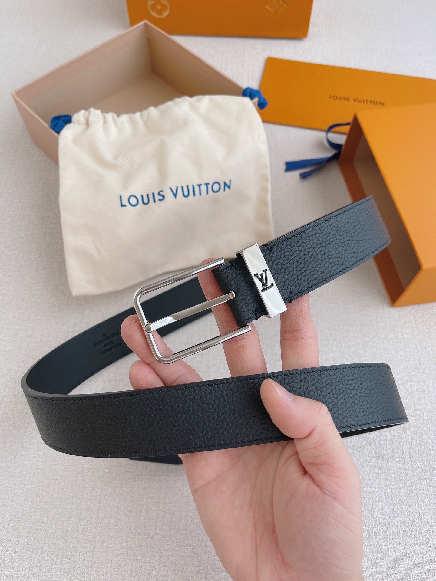 Louis Vuitton Male Leather Belt Cow Leather 35mm-l