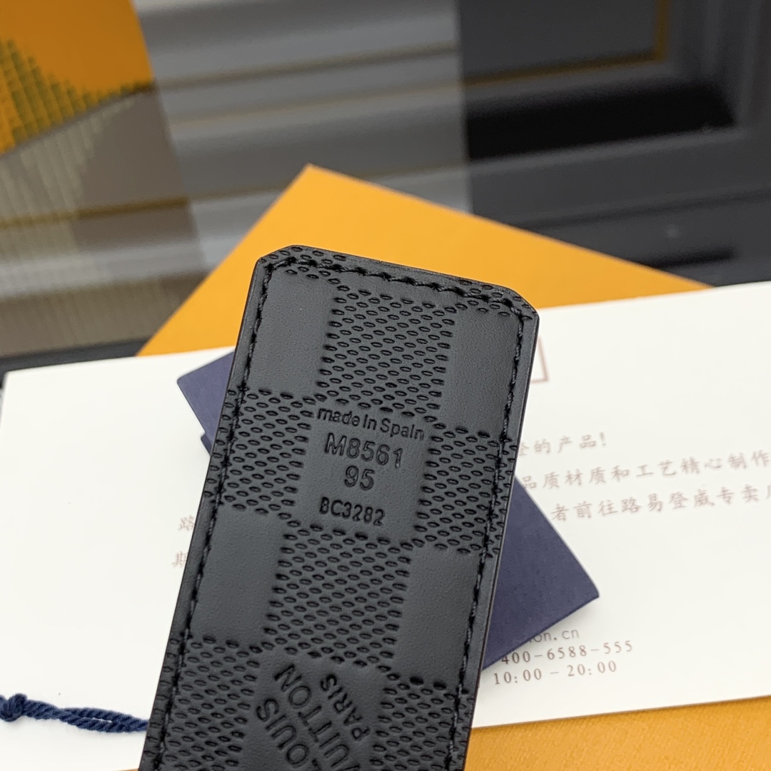 Louis Vuitton Male Basic Belt Cow Leather M