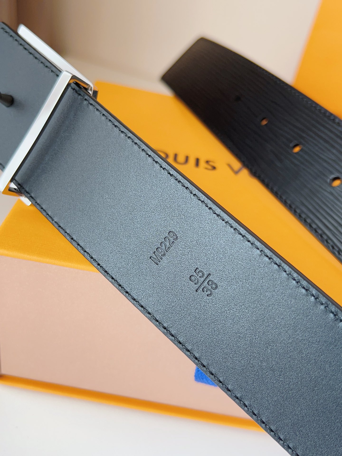 Louis Vuitton Logo Belt Cow Leather M-l