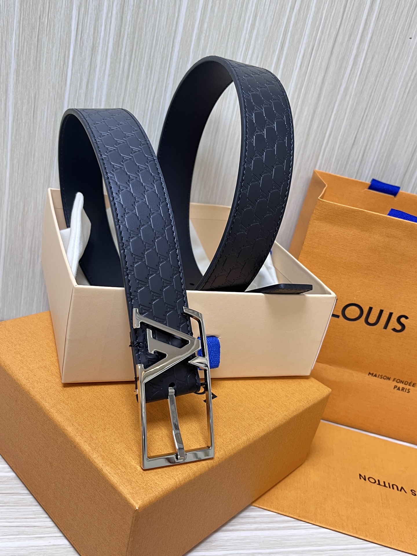 Louis Vuitton Pin Buckle Belt M-l