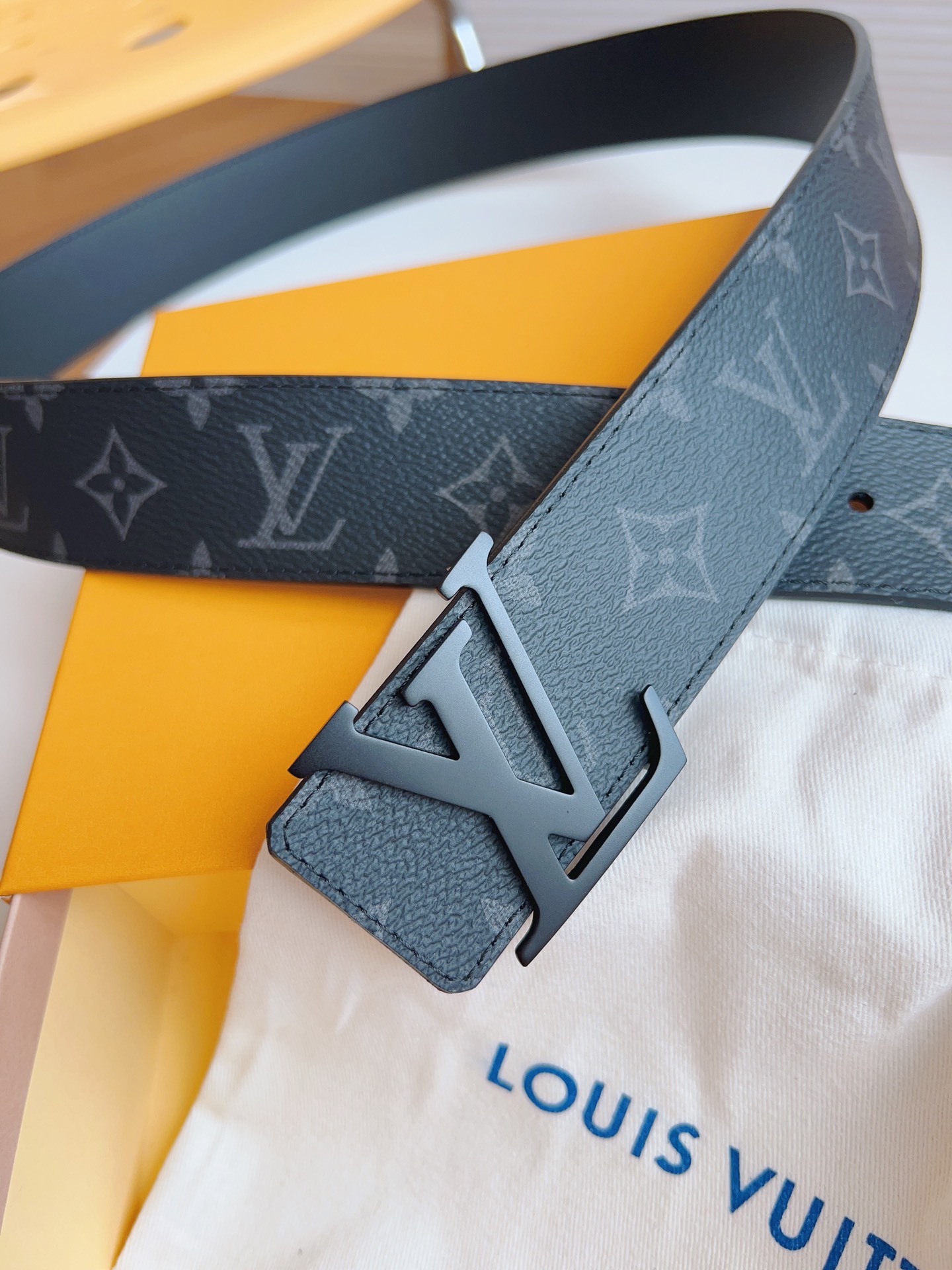 Louis Vuitton Basic Belt 40mm-l