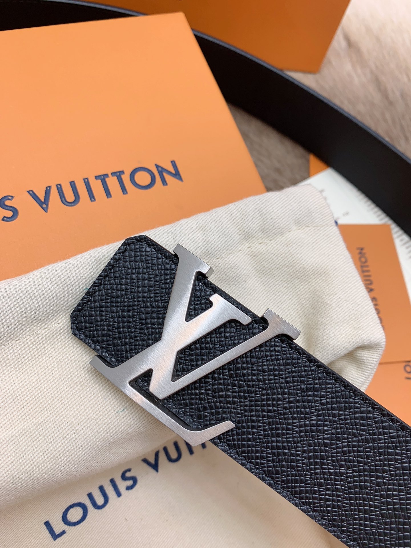 Louis Vuitton Male Basic Belt M-l