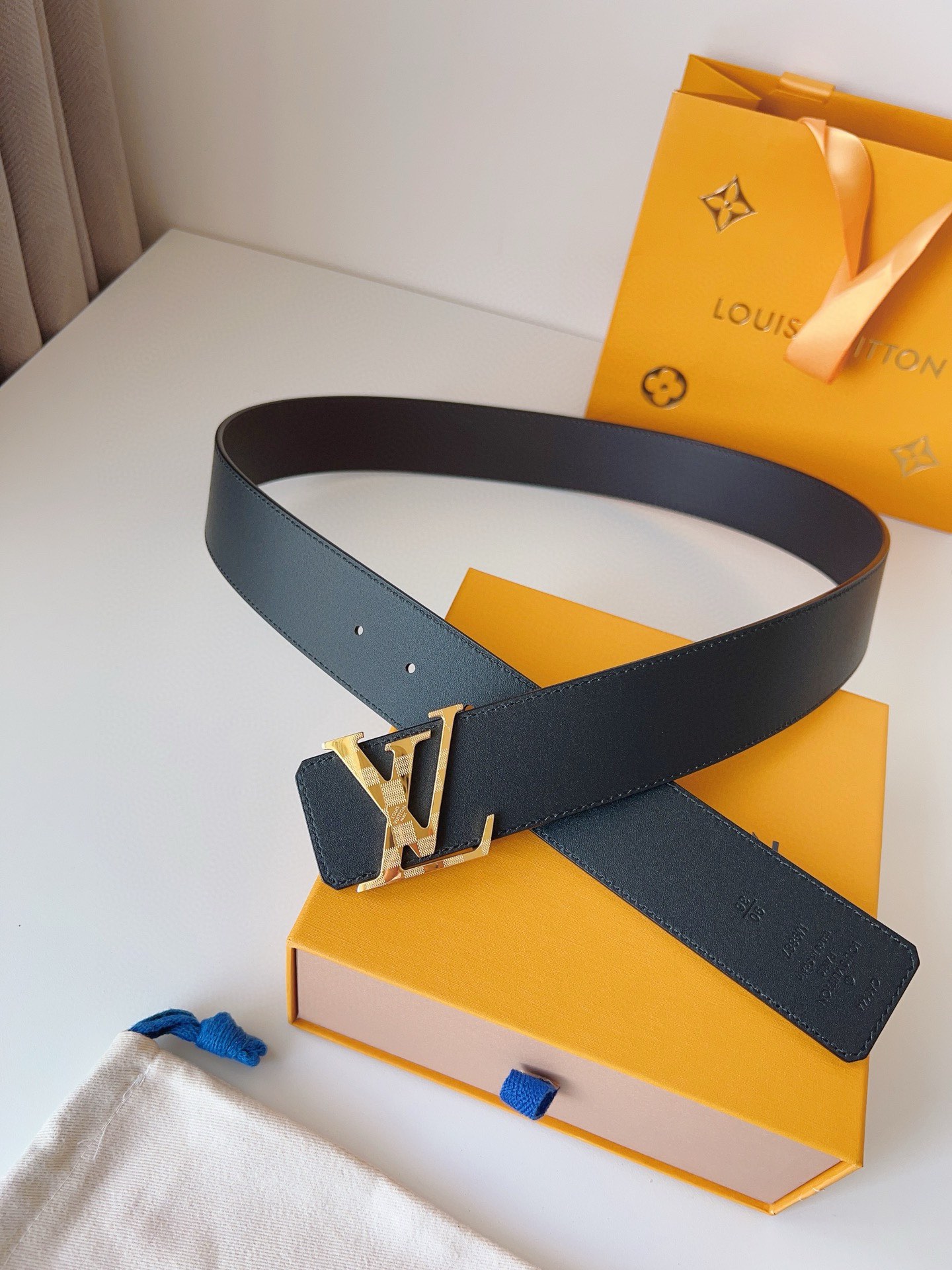 Louis Vuitton Male Basic Belt Cow Leather S-l