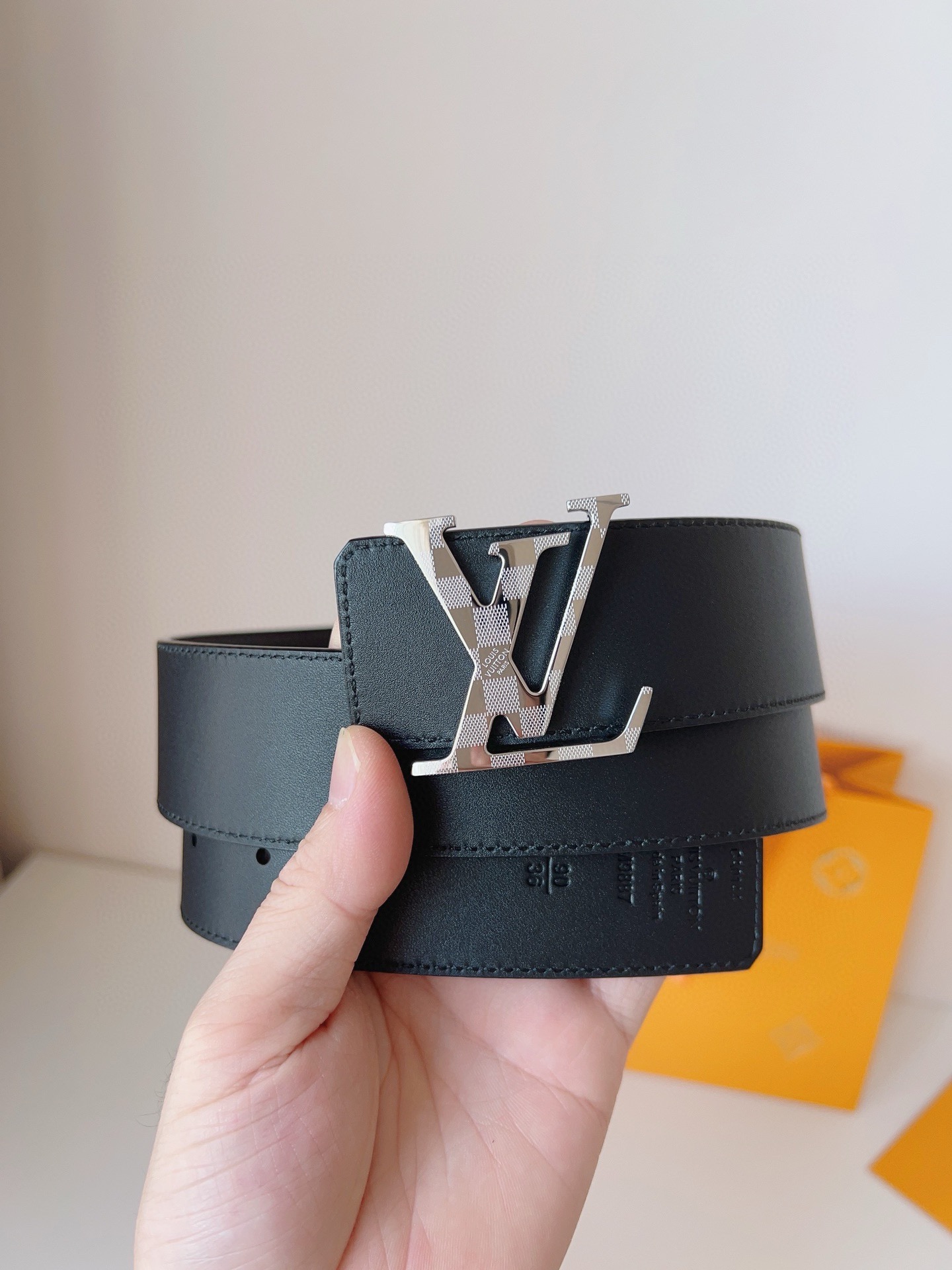 Louis Vuitton Male Basic Belt Cow Leather S-l