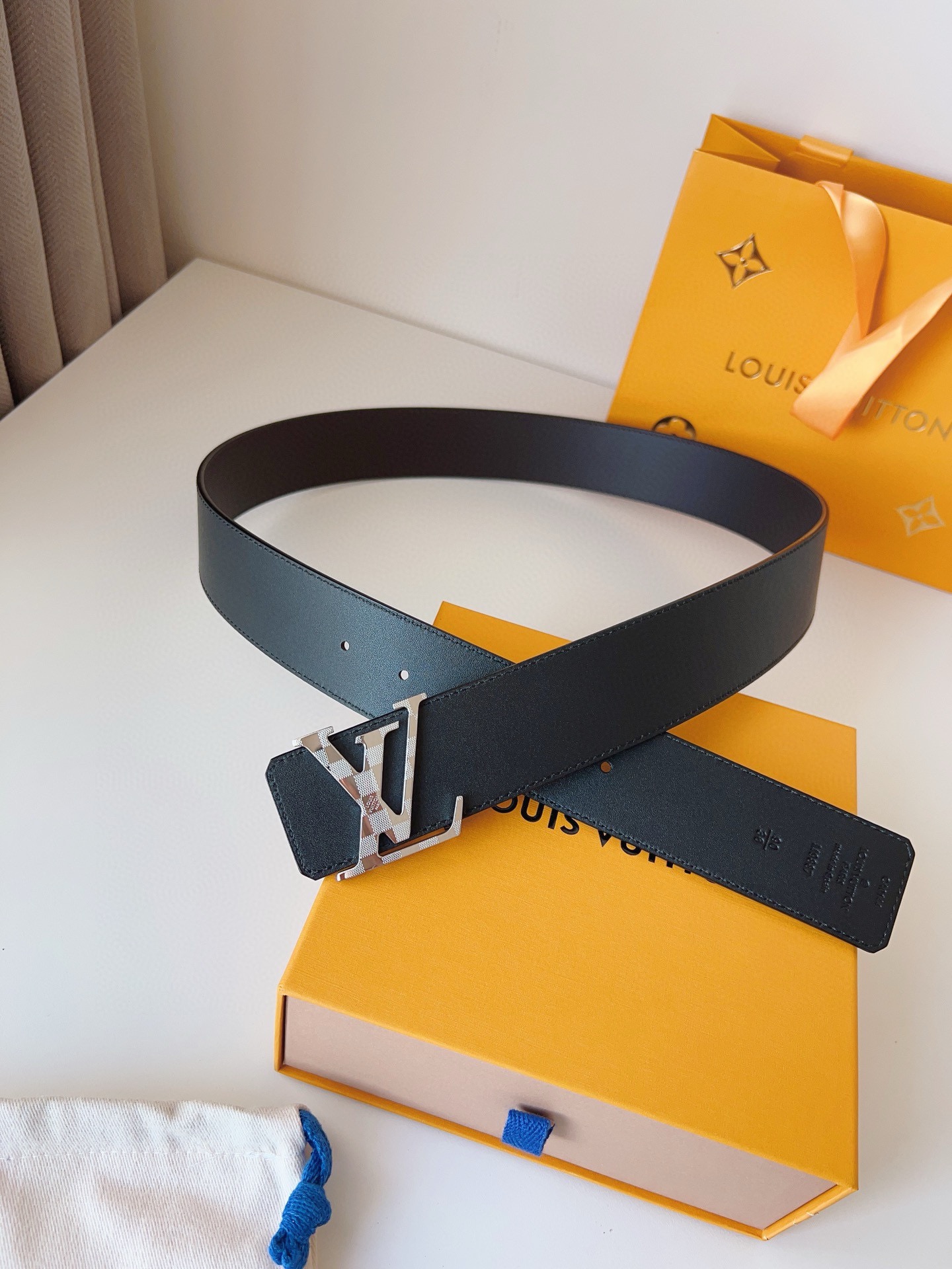 Louis Vuitton Male Basic Belt Cow Leather S-l