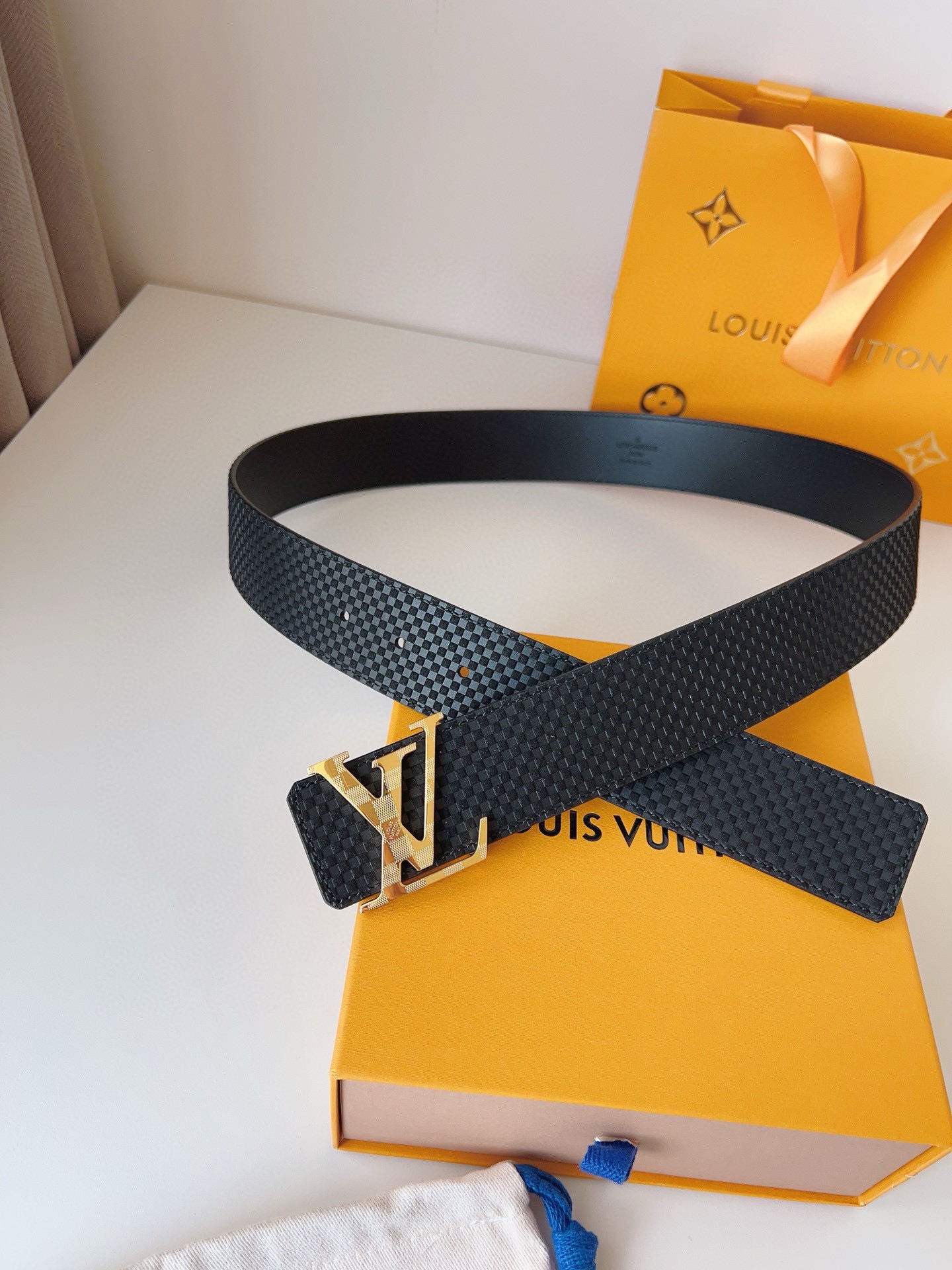 Louis Vuitton Male Basic Belt Cow Leather S-l