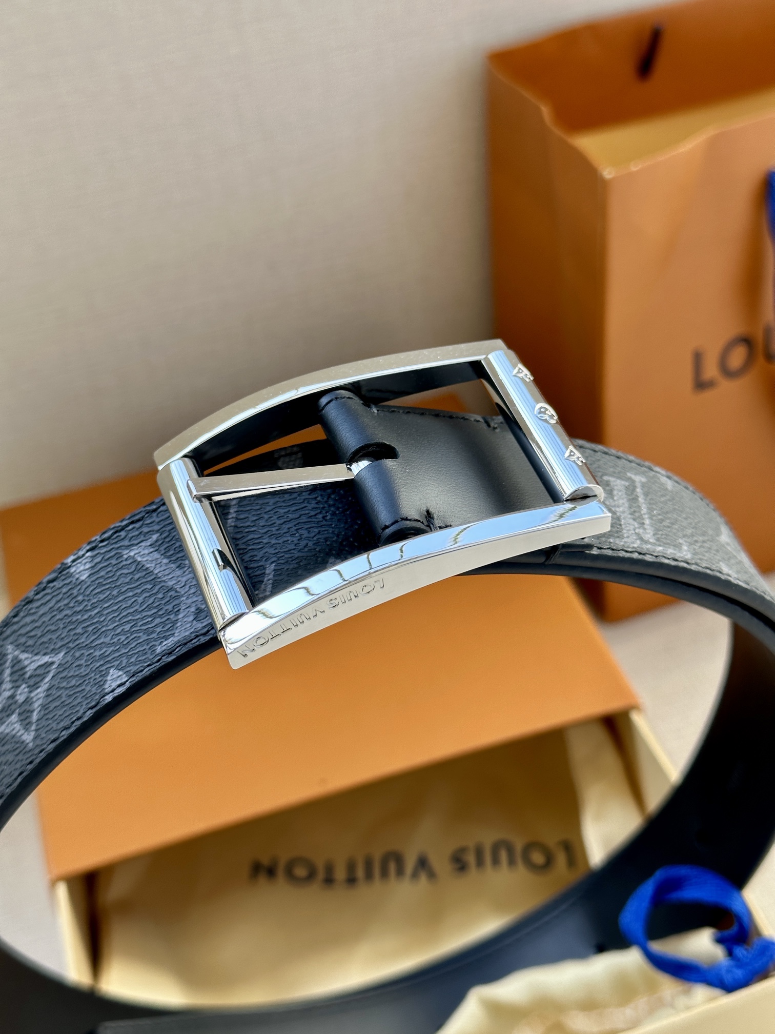 Louis Vuitton Male Pin Buckle Belt Cow Leather S-m-l