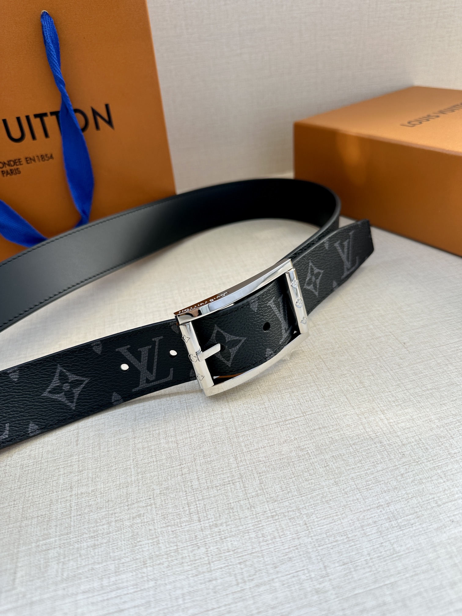 Louis Vuitton Male Pin Buckle Belt Cow Leather S-m-l