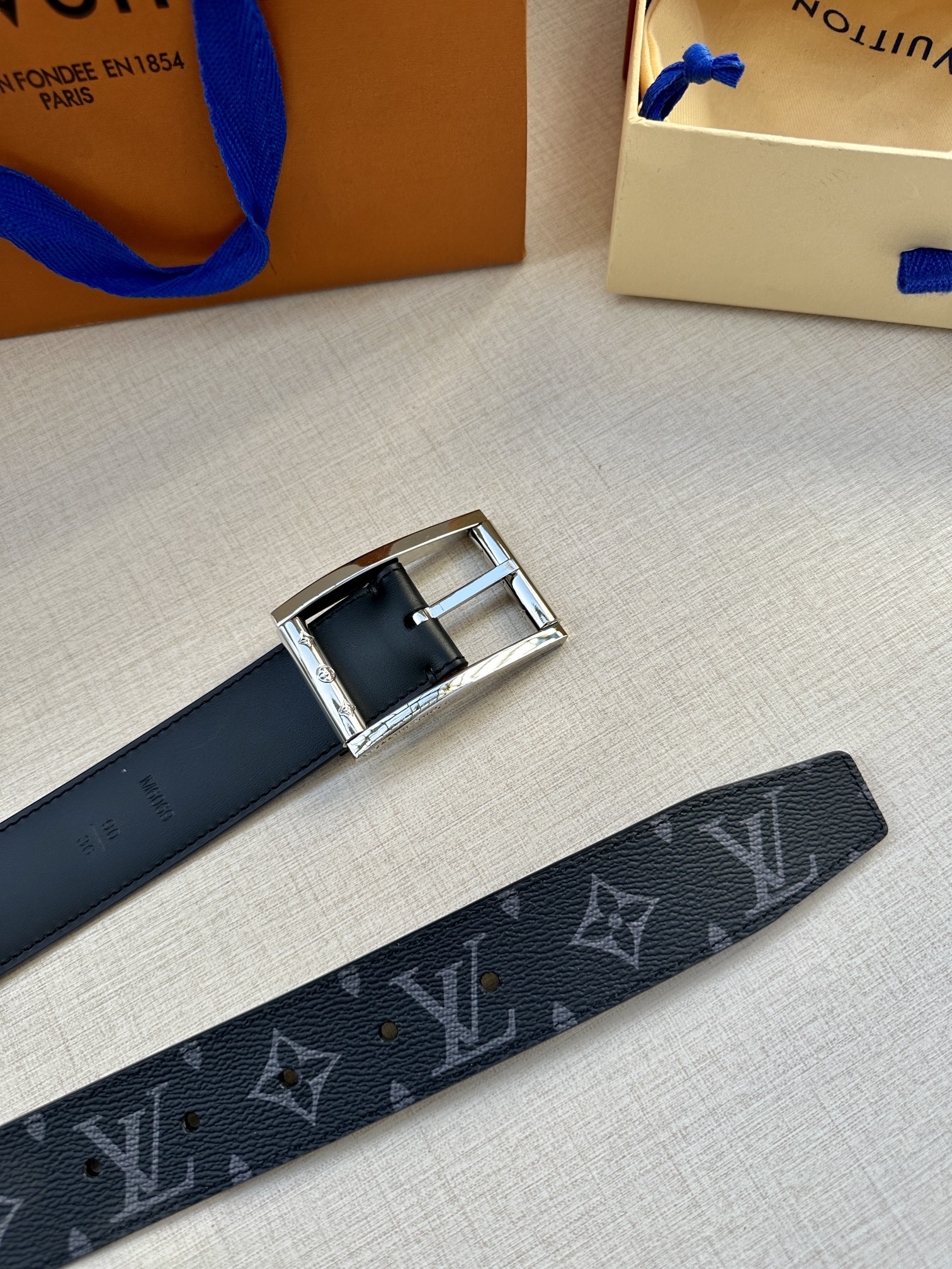 Louis Vuitton Male Pin Buckle Belt Cow Leather S-m-l