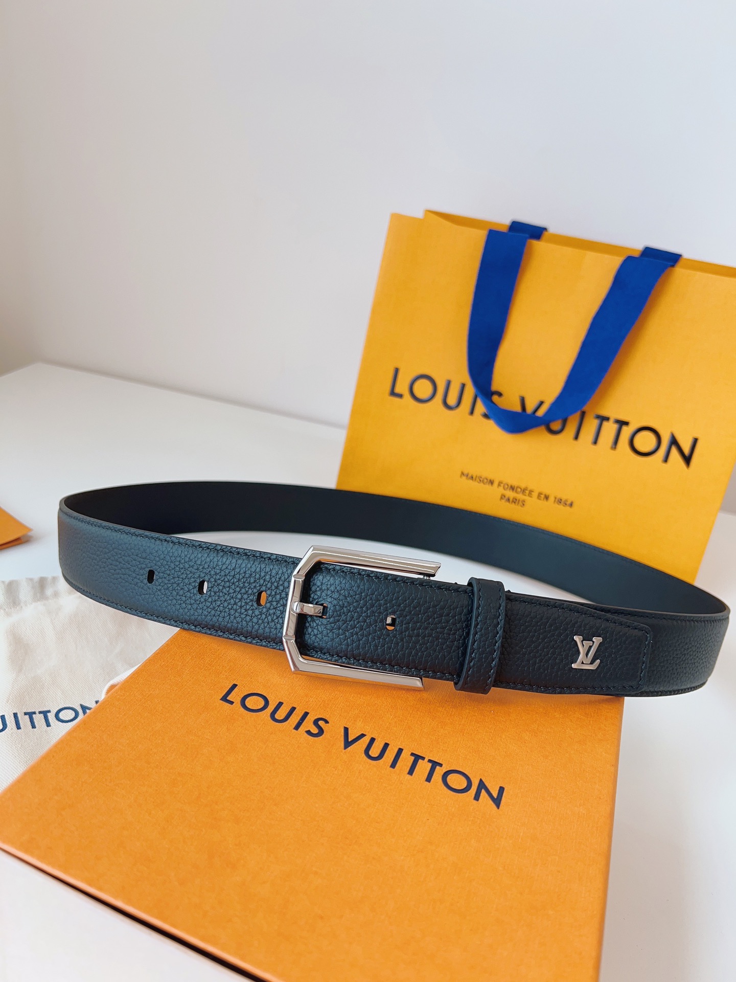 Louis Vuitton Male Pin Buckle Belt Cow Leather S-m-l