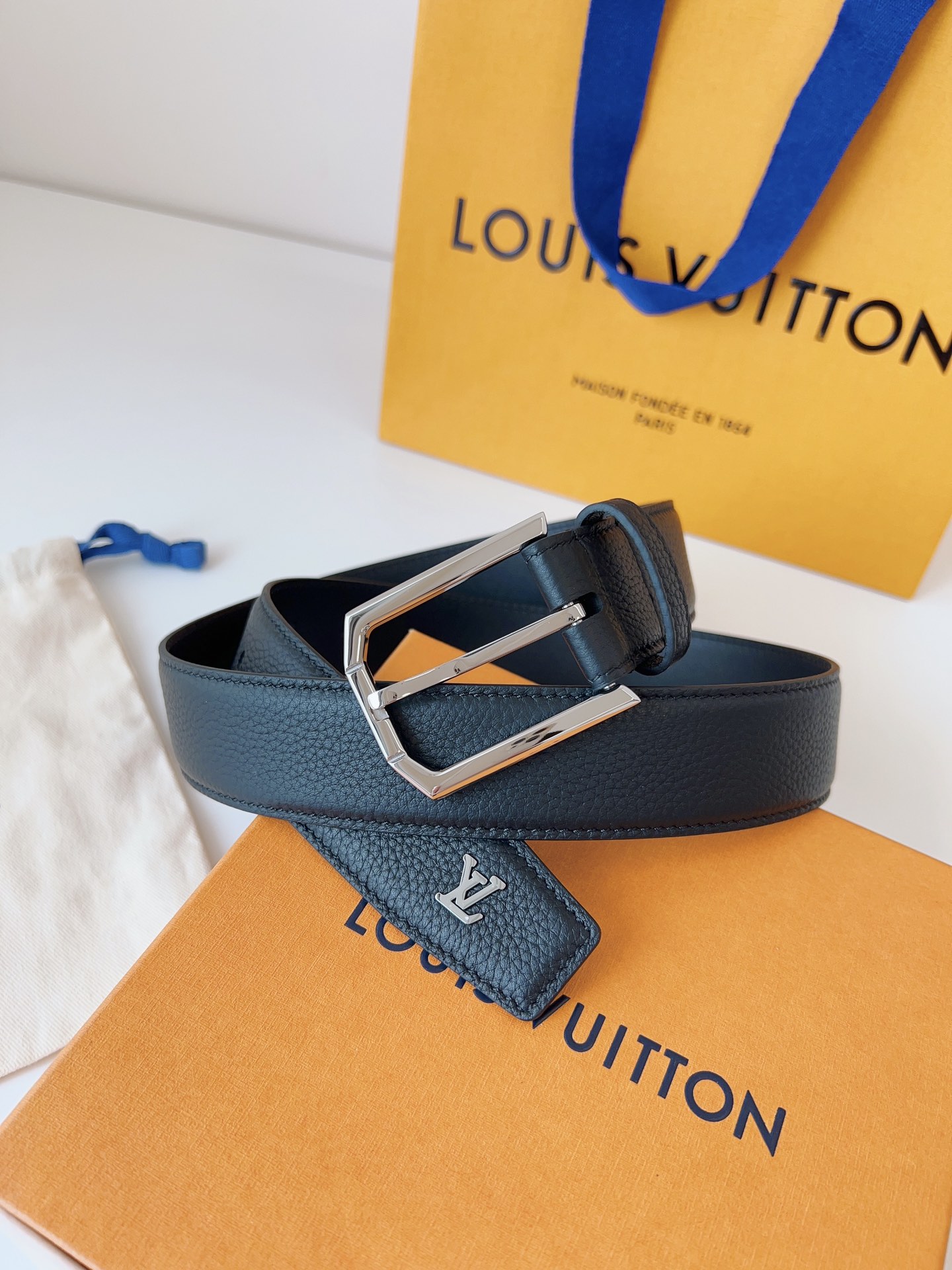 Louis Vuitton Male Pin Buckle Belt Cow Leather S-m-l