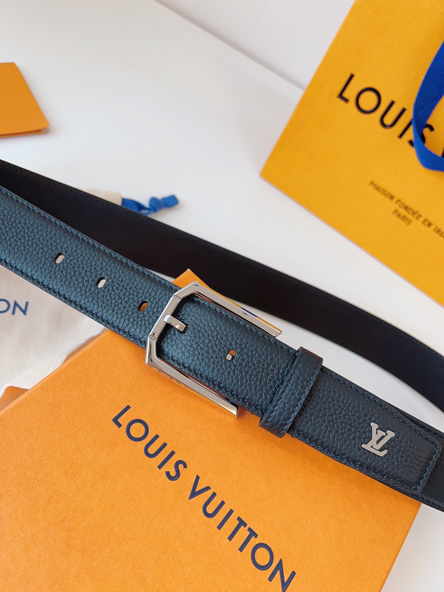 Louis Vuitton Male Pin Buckle Belt Cow Leather S-m-l