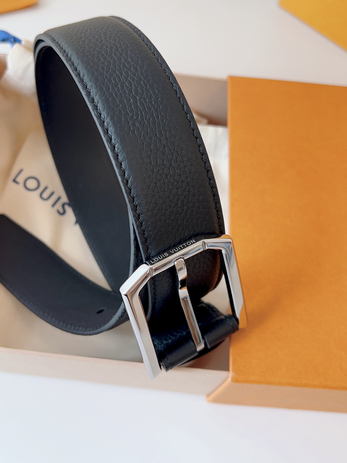 Louis Vuitton Male Pin Buckle Belt Cow Leather S-m-l