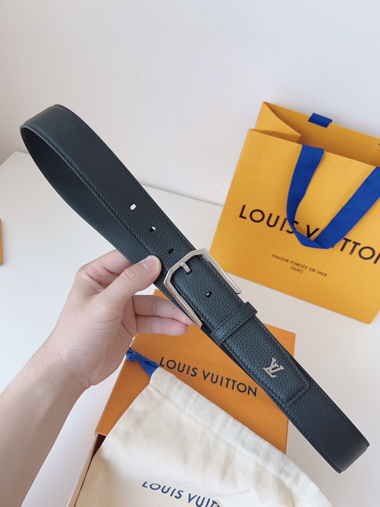 Louis Vuitton Male Pin Buckle Belt Cow Leather S-m-l