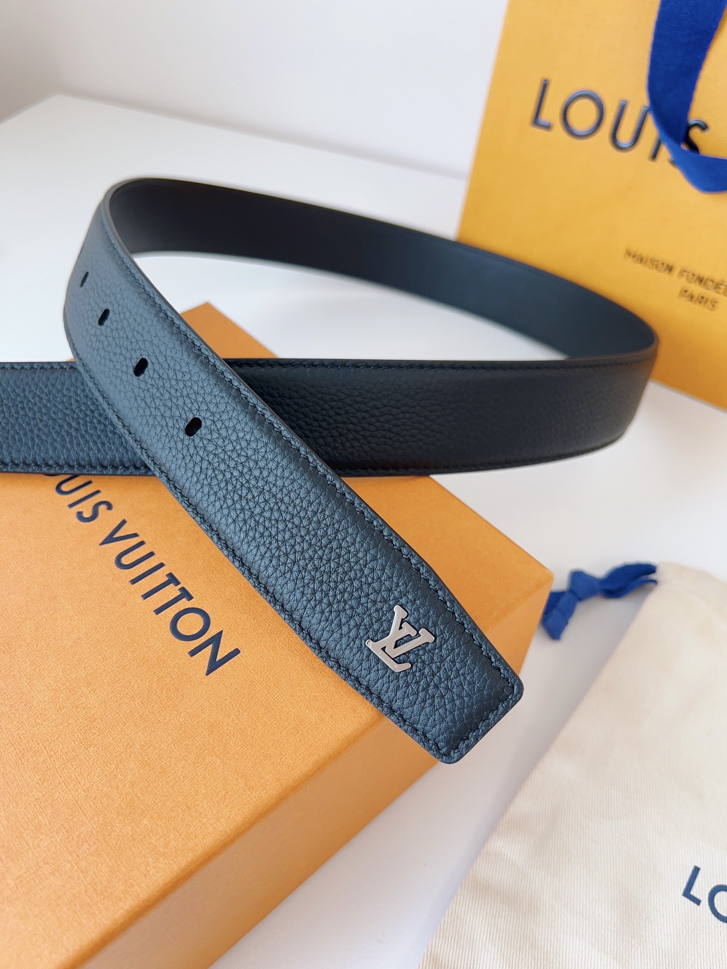 Louis Vuitton Male Pin Buckle Belt Cow Leather S-m-l