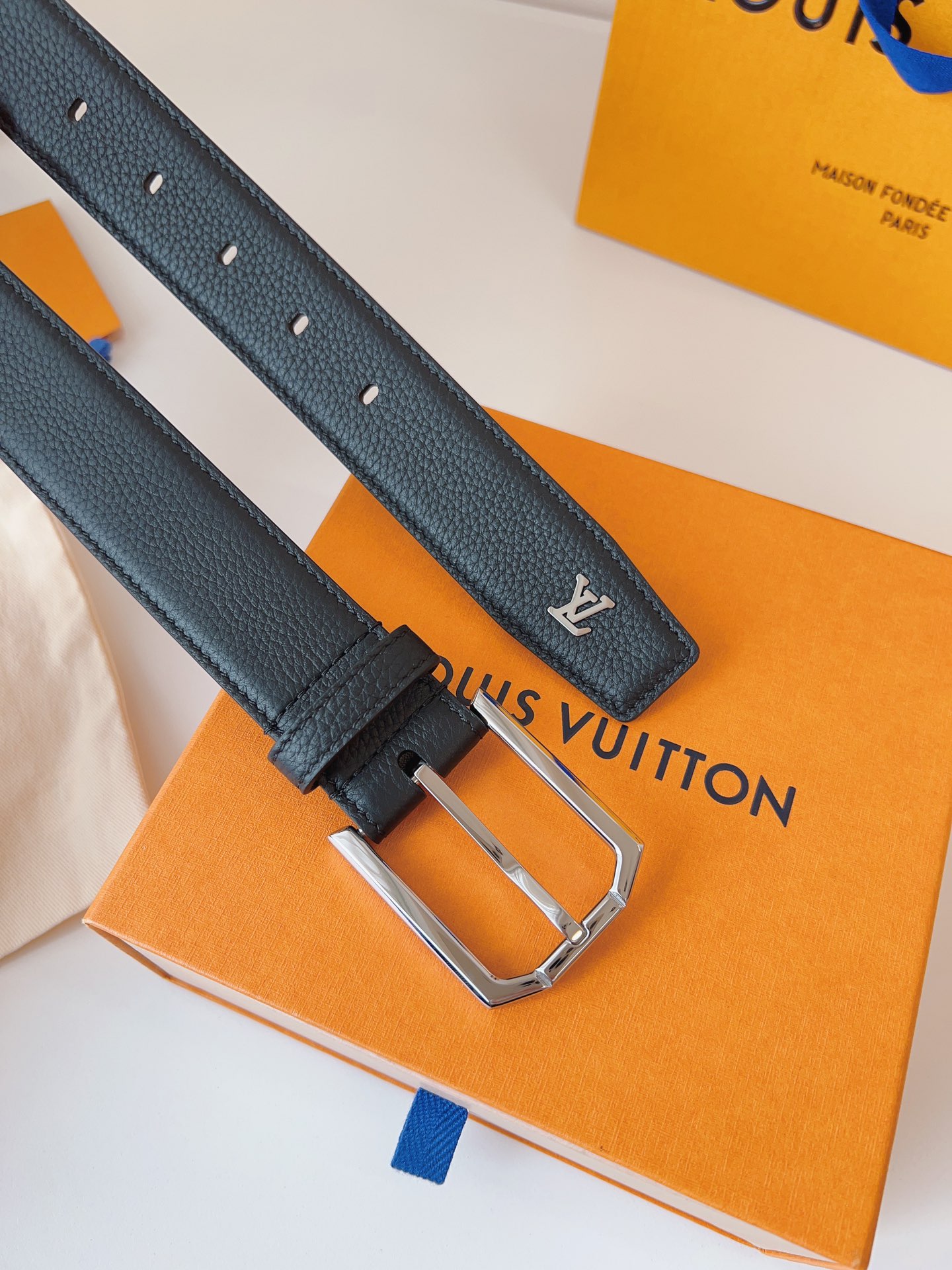 Louis Vuitton Male Pin Buckle Belt Cow Leather S-m-l