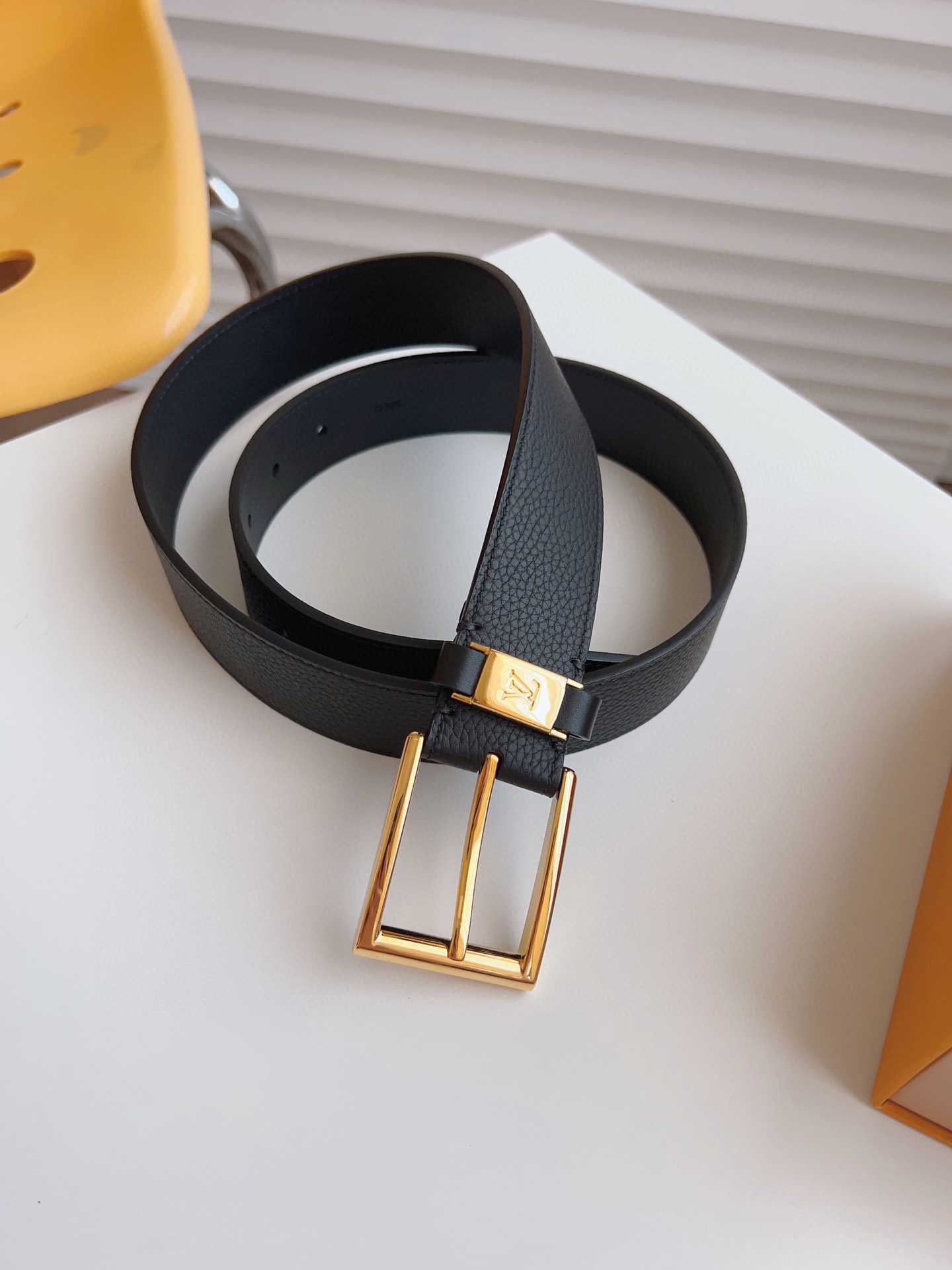 Louis Vuitton Male Pin Buckle Belt 35mm-l