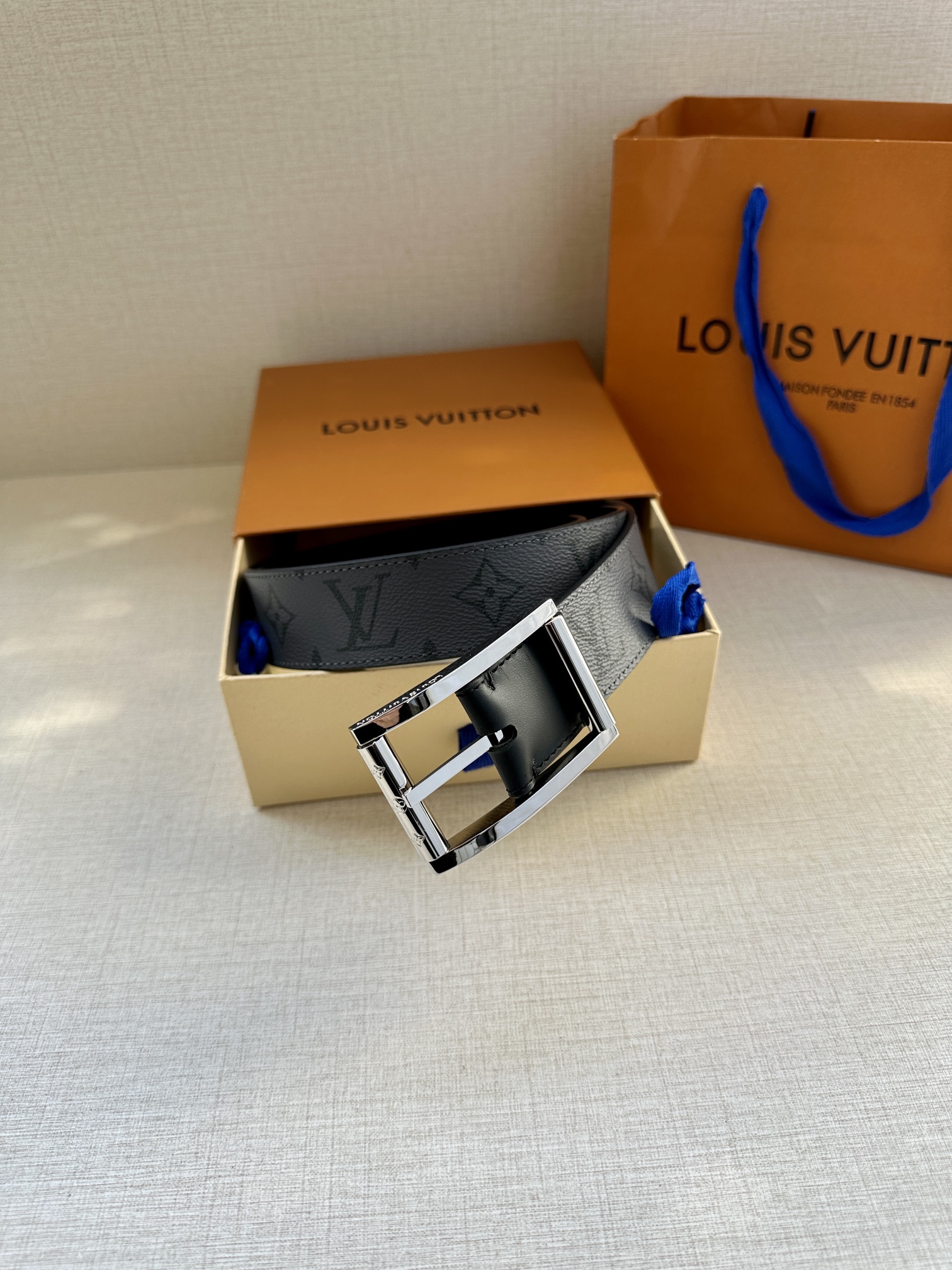Louis Vuitton Male Pin Buckle Belt Cow Leather S-m-l
