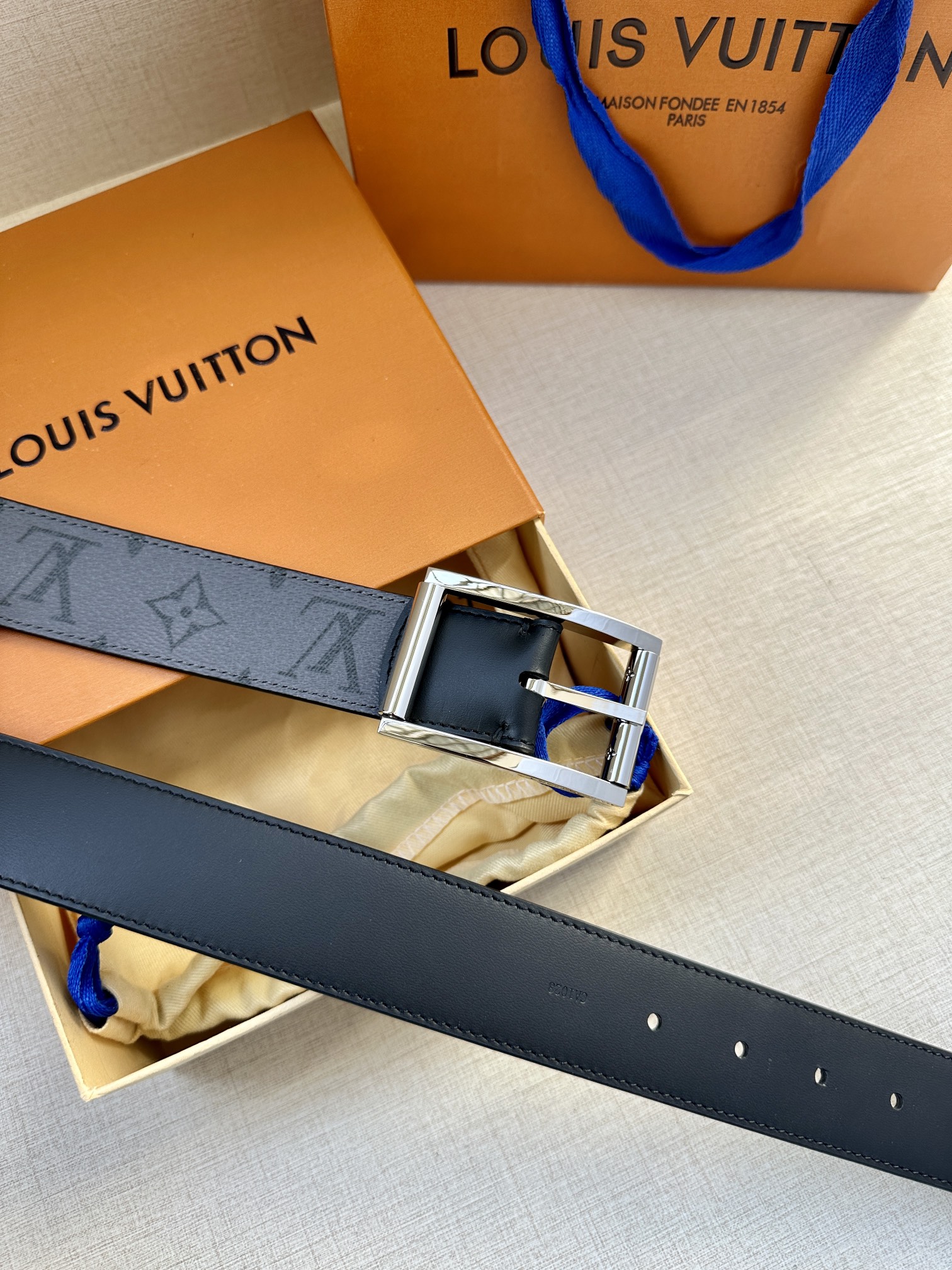 Louis Vuitton Male Pin Buckle Belt Cow Leather S-m-l