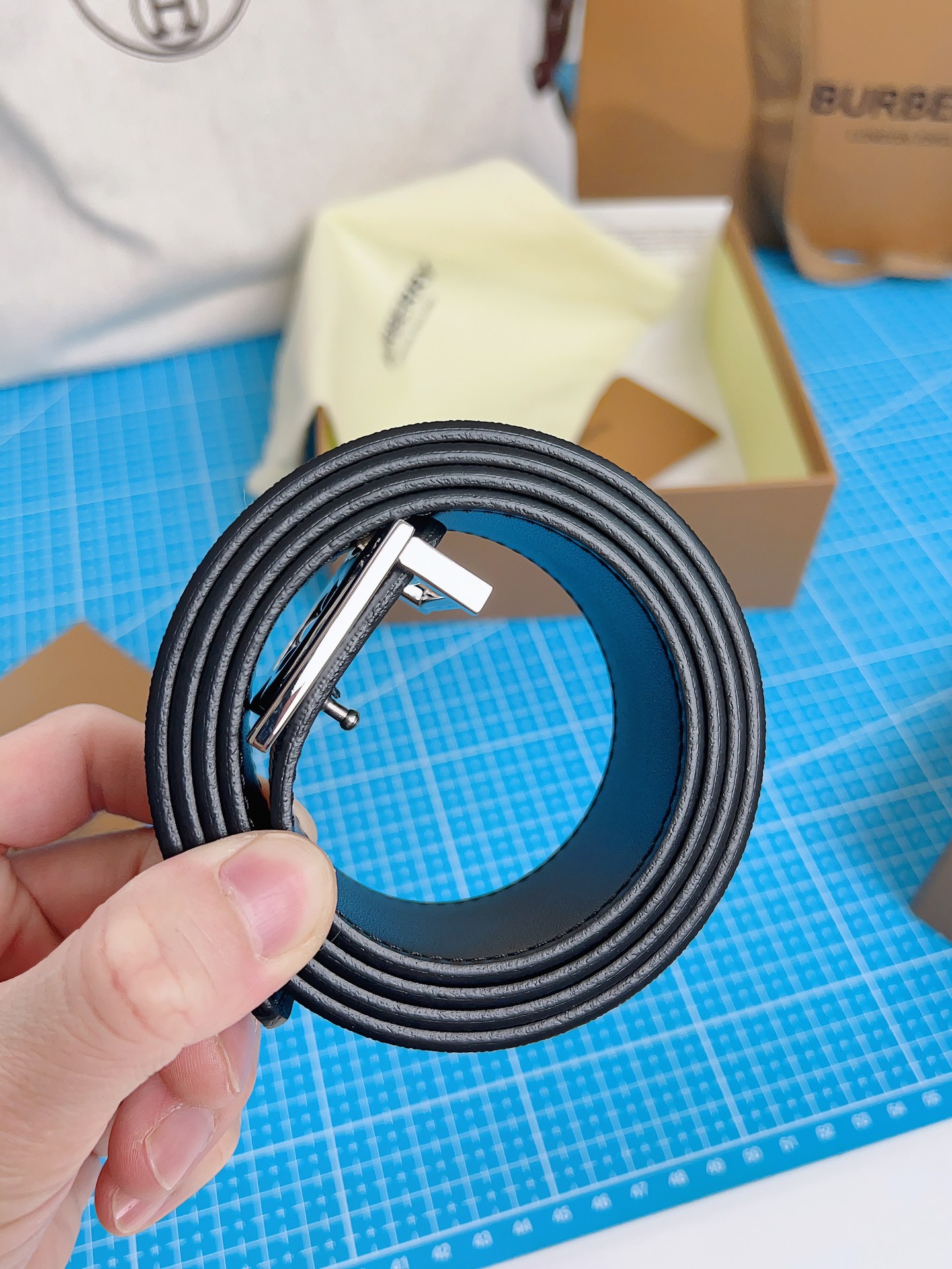 Burberry Male Leather Belt Top Grain Leather M-l