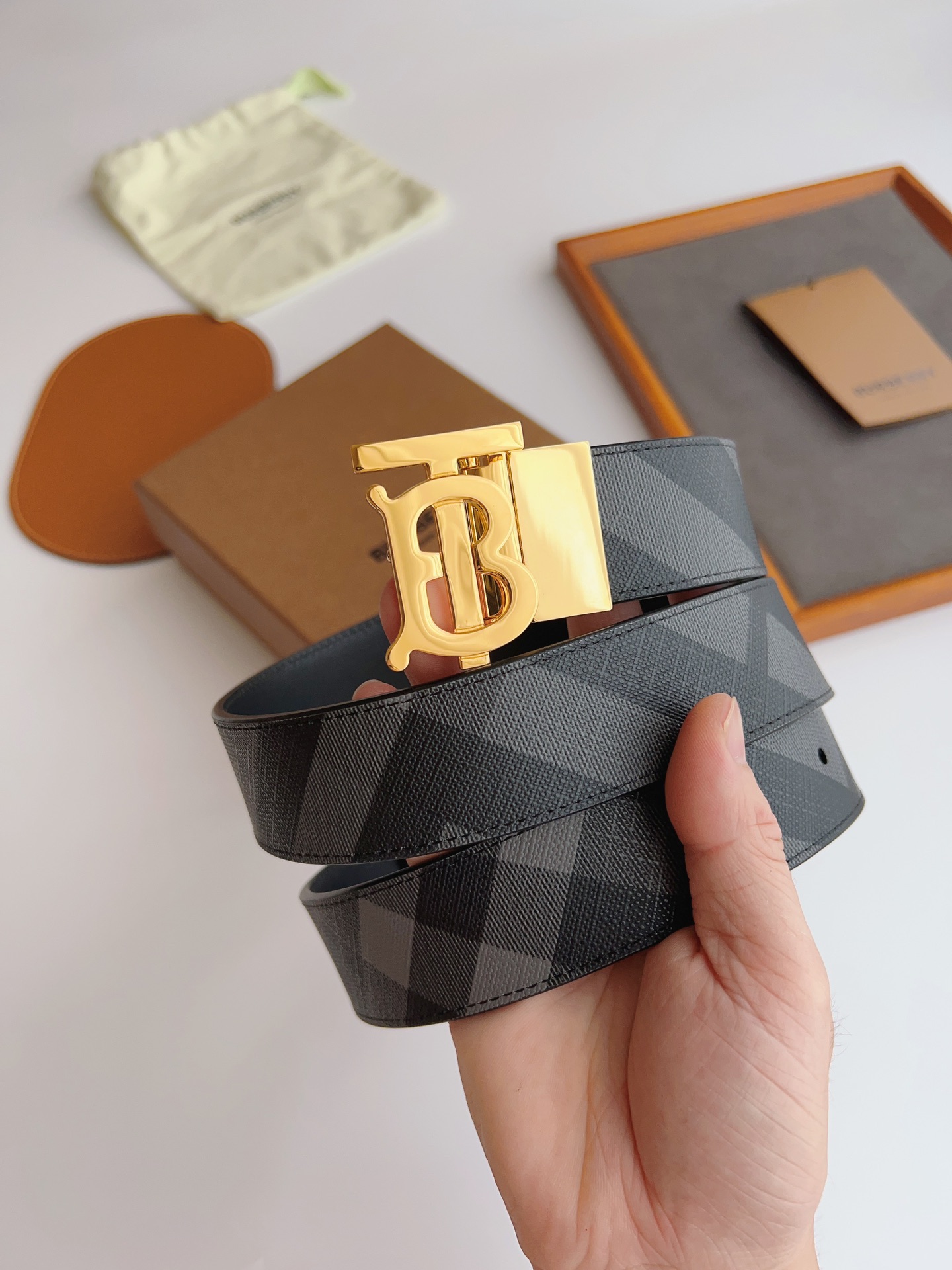 Burberry Basic Belt Cow Leather M