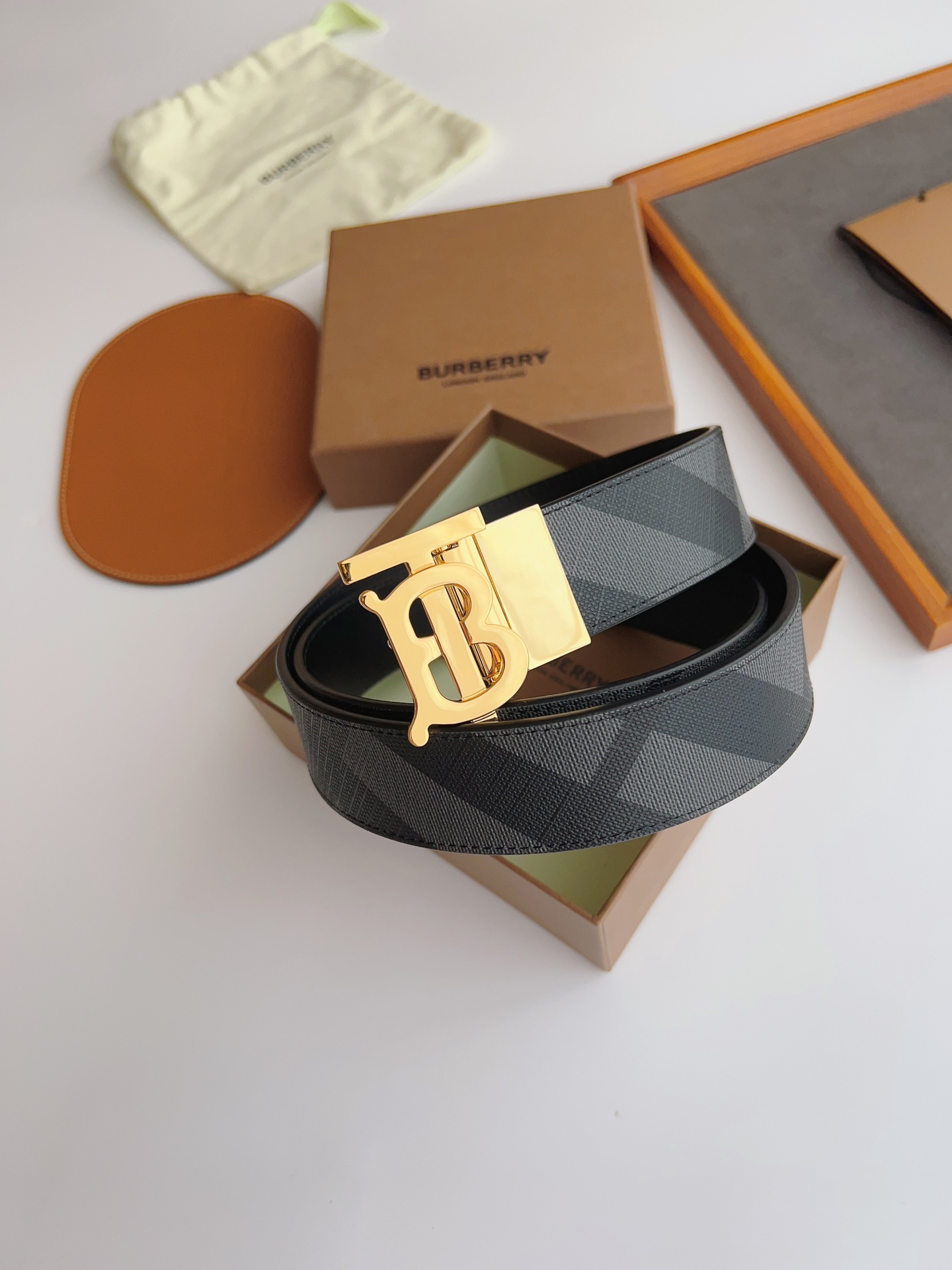 Burberry Basic Belt Cow Leather M