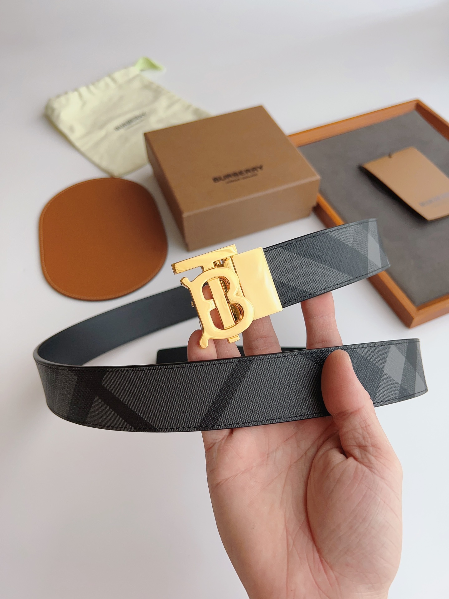 Burberry Basic Belt Cow Leather M