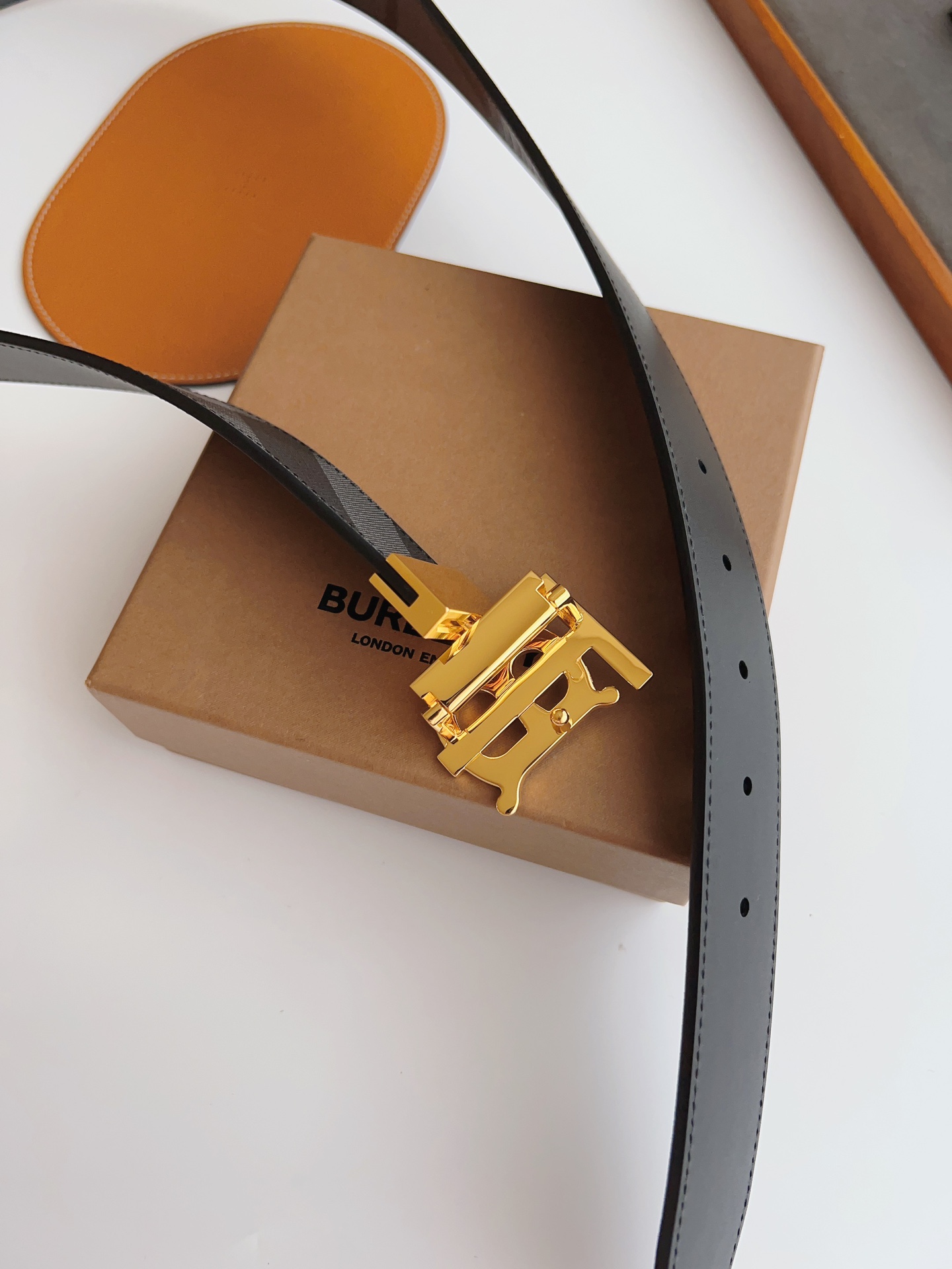 Burberry Basic Belt Cow Leather M