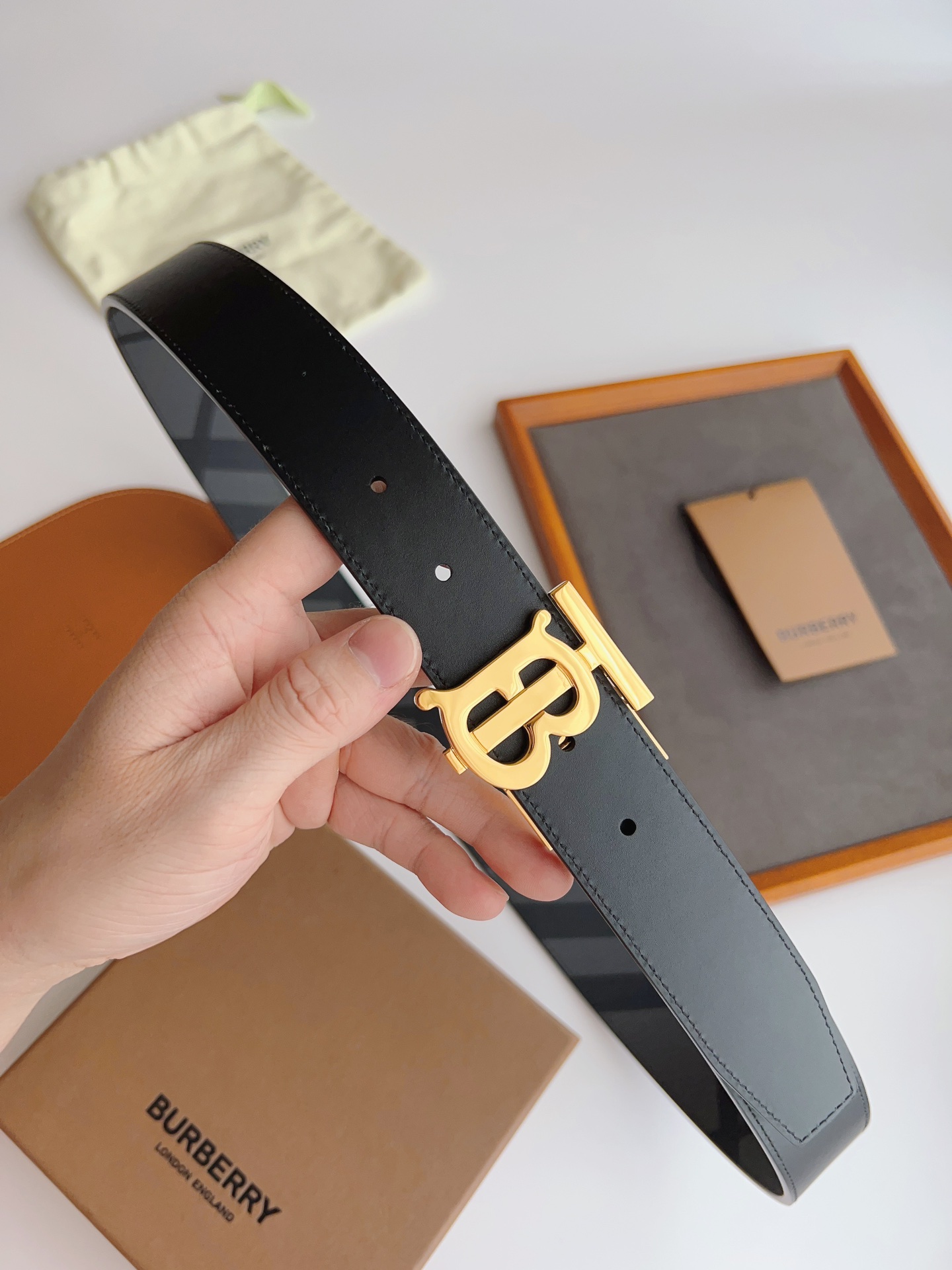 Burberry Basic Belt Cow Leather M