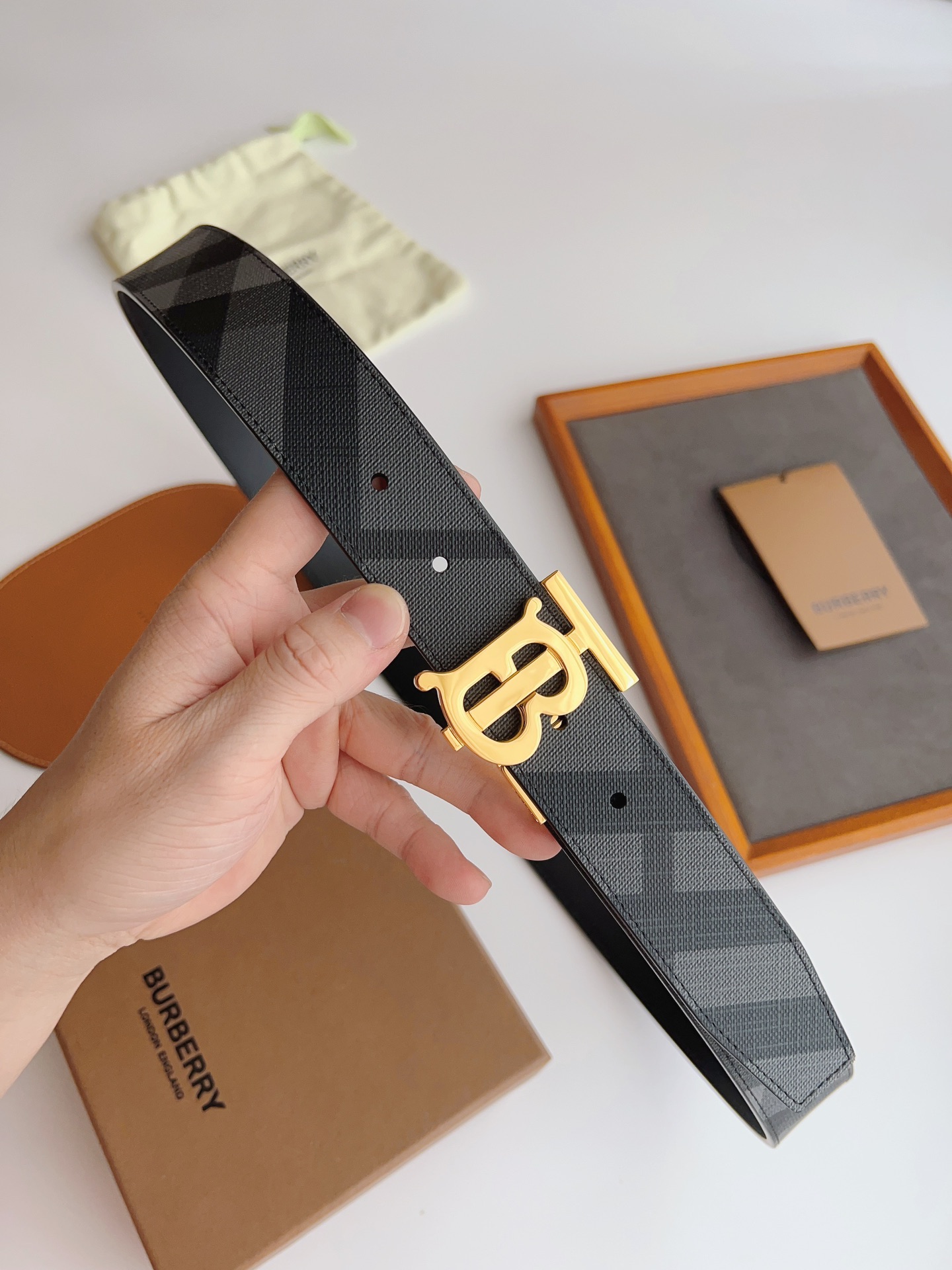 Burberry Basic Belt Cow Leather M