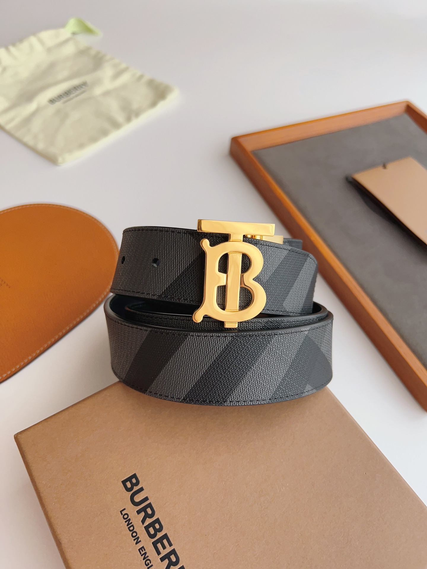 Burberry Basic Belt Cow Leather M