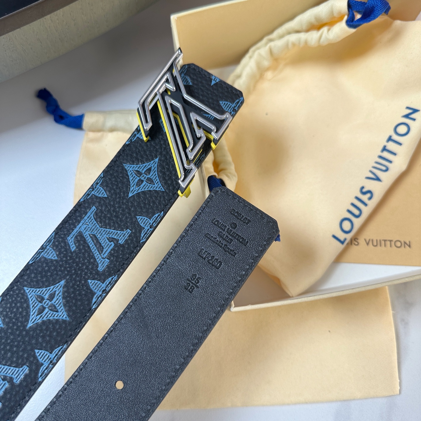 Louis Vuitton Male Basic Belt Cow Leather S-l