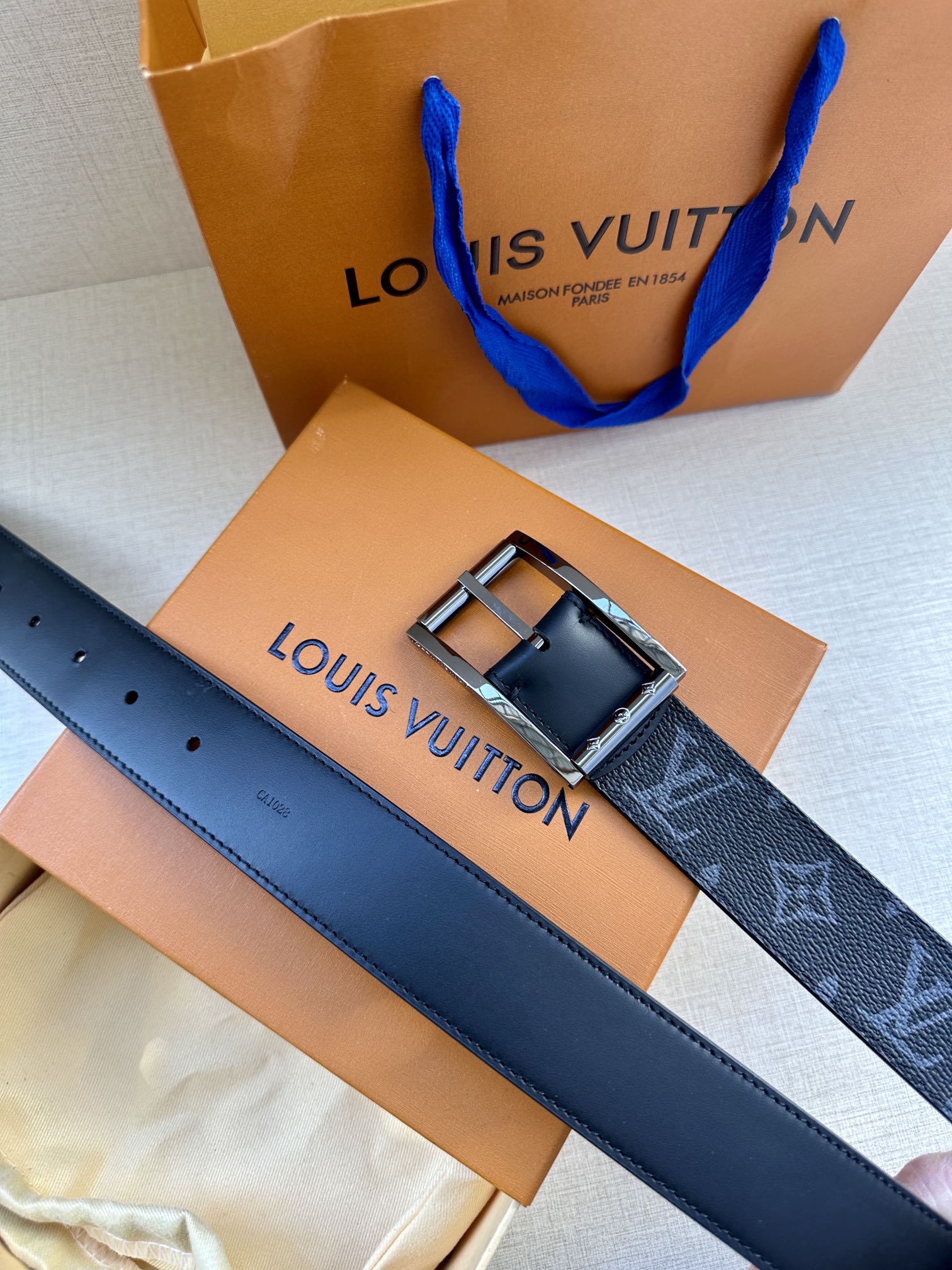 Louis Vuitton Male Pin Buckle Belt Cow Leather S-m-l