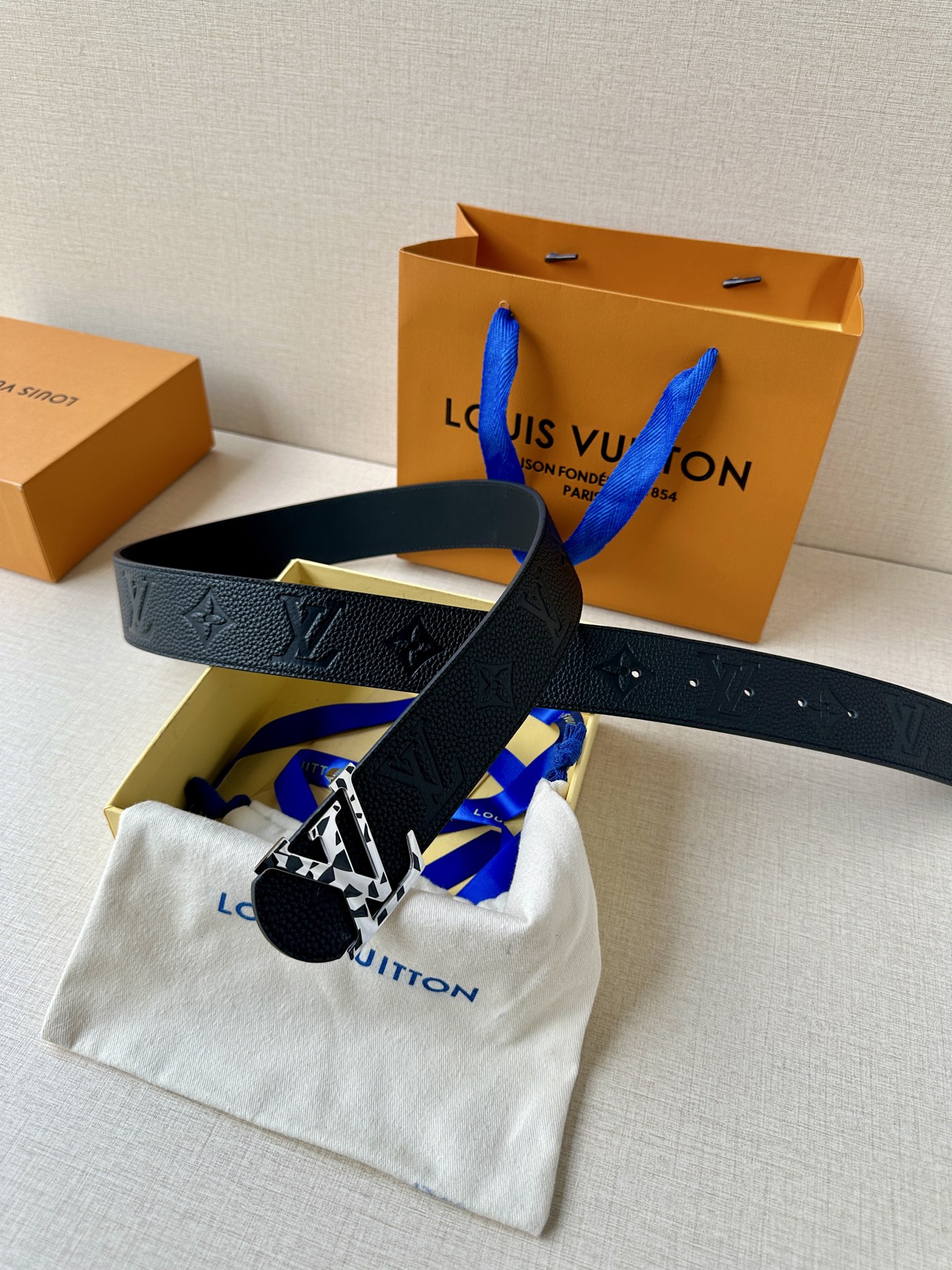 Louis Vuitton Leather Belt Cow Leather M-l