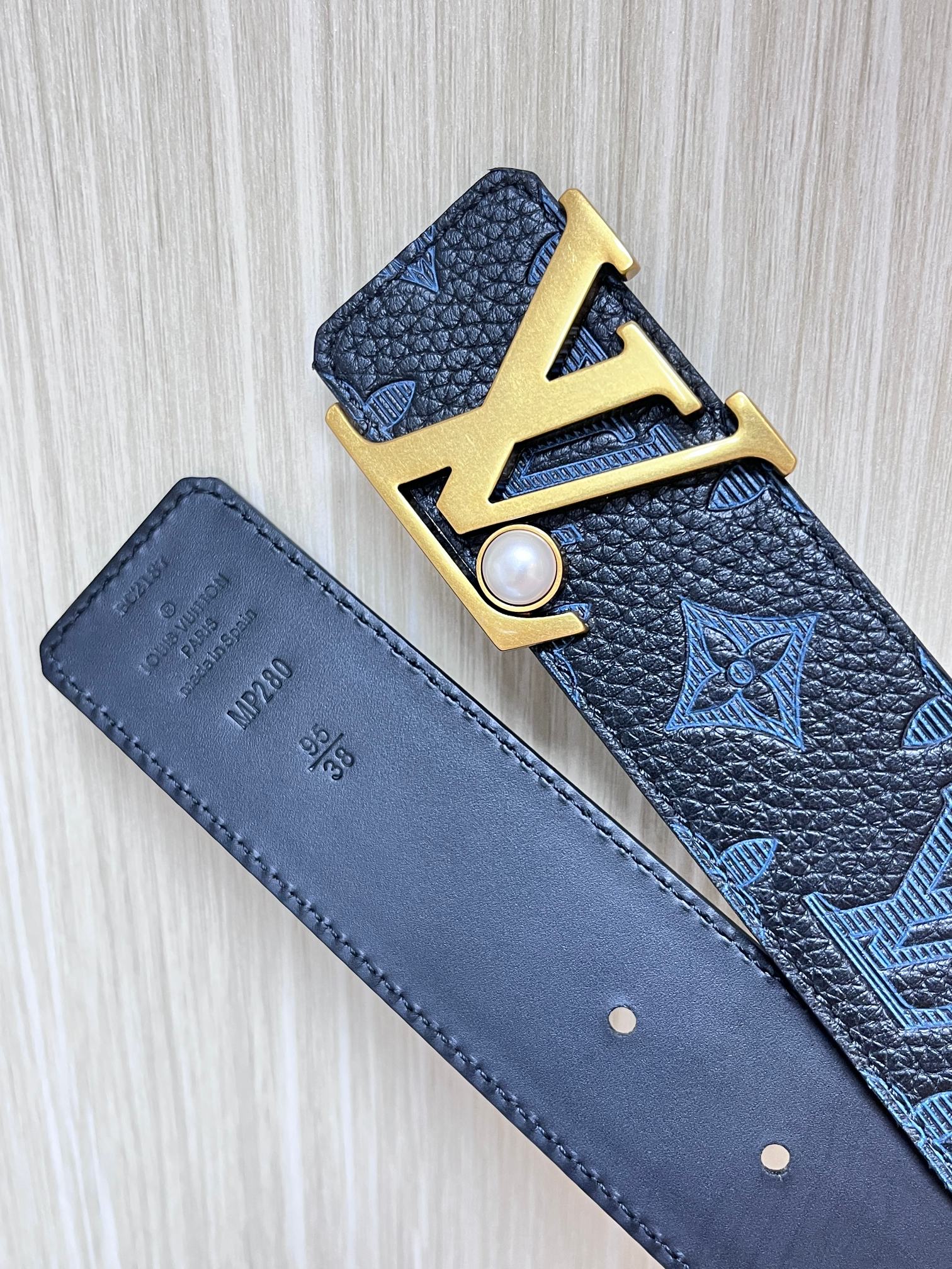 Louis Vuitton Basic Belt Cow Leather Gold M-l