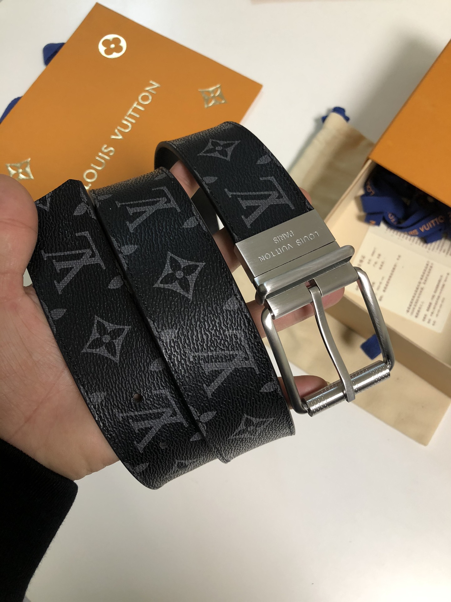 Louis Vuitton Male Leather Belt Cow Leather Black M-l