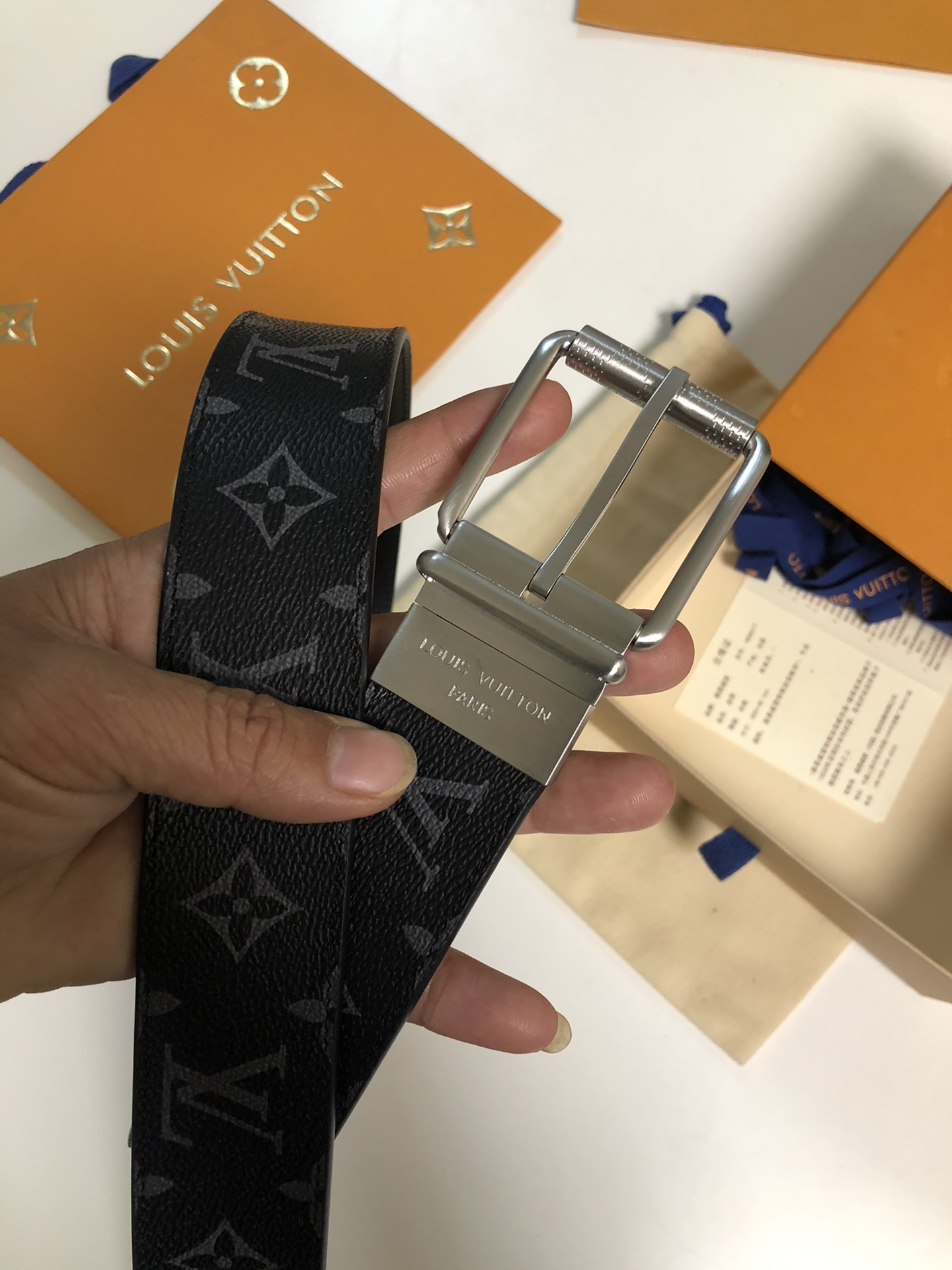 Louis Vuitton Male Leather Belt Cow Leather Black M-l