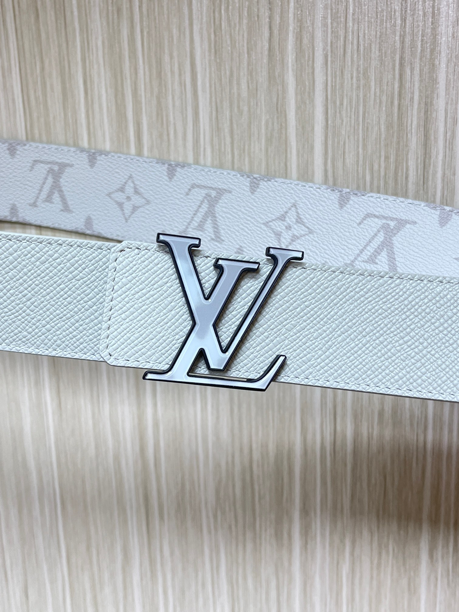 Louis Vuitton Leather Belt White 40mm-s-m