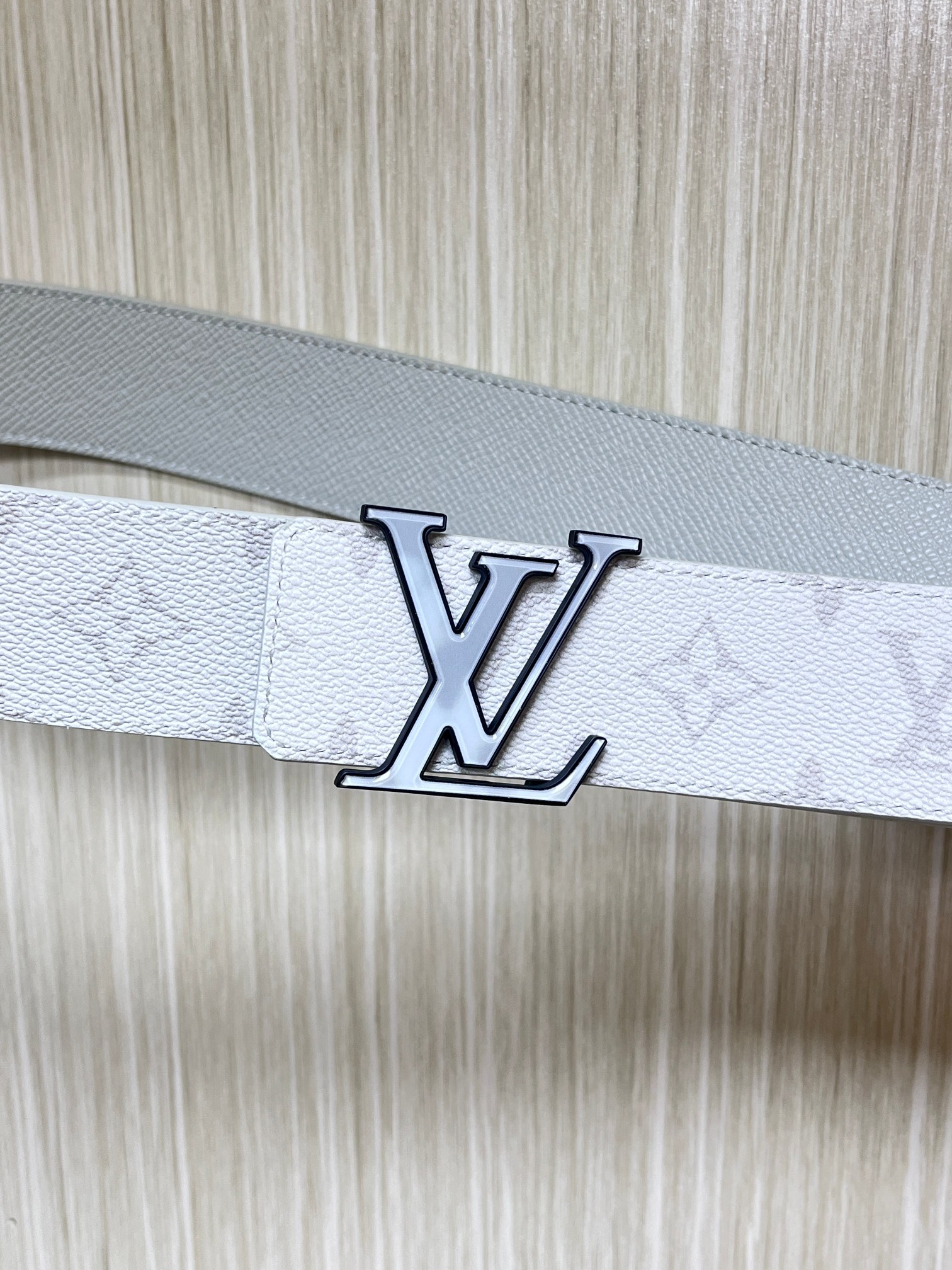 Louis Vuitton Leather Belt White 40mm-s-m