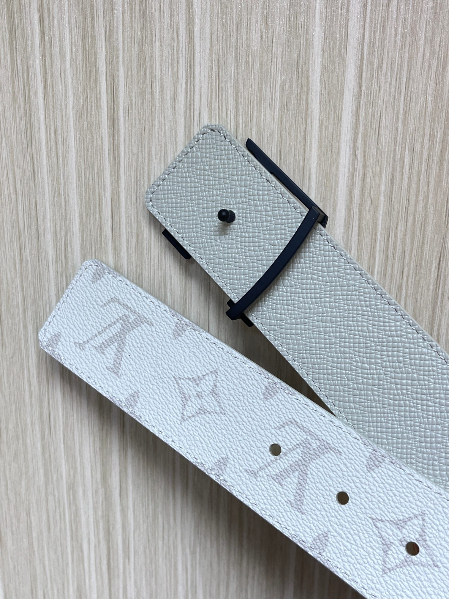 Louis Vuitton Leather Belt White 40mm-s-m