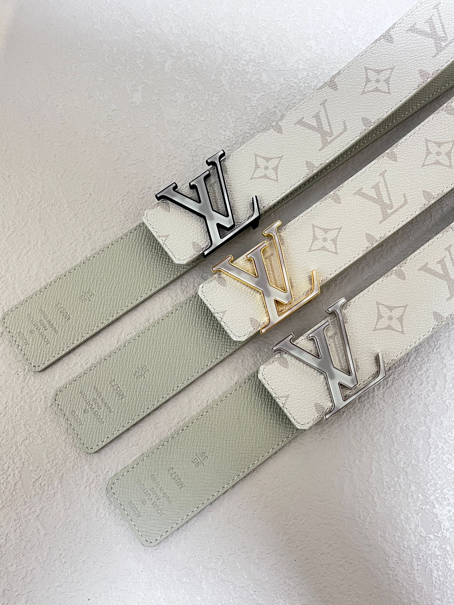 Louis Vuitton Leather Belt White 40mm-s-m