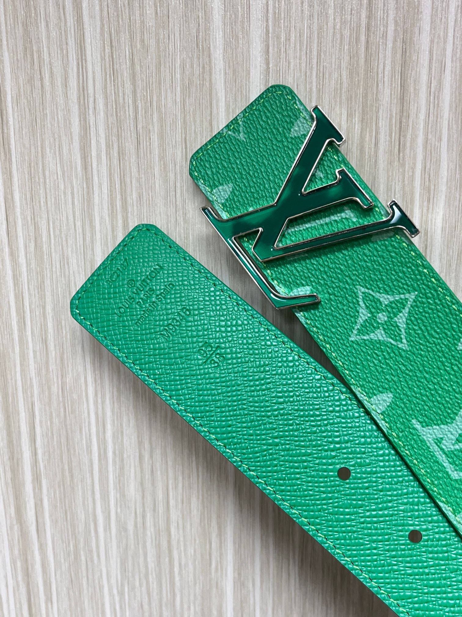 Louis Vuitton Leather Belt Silver 40mm-s-m