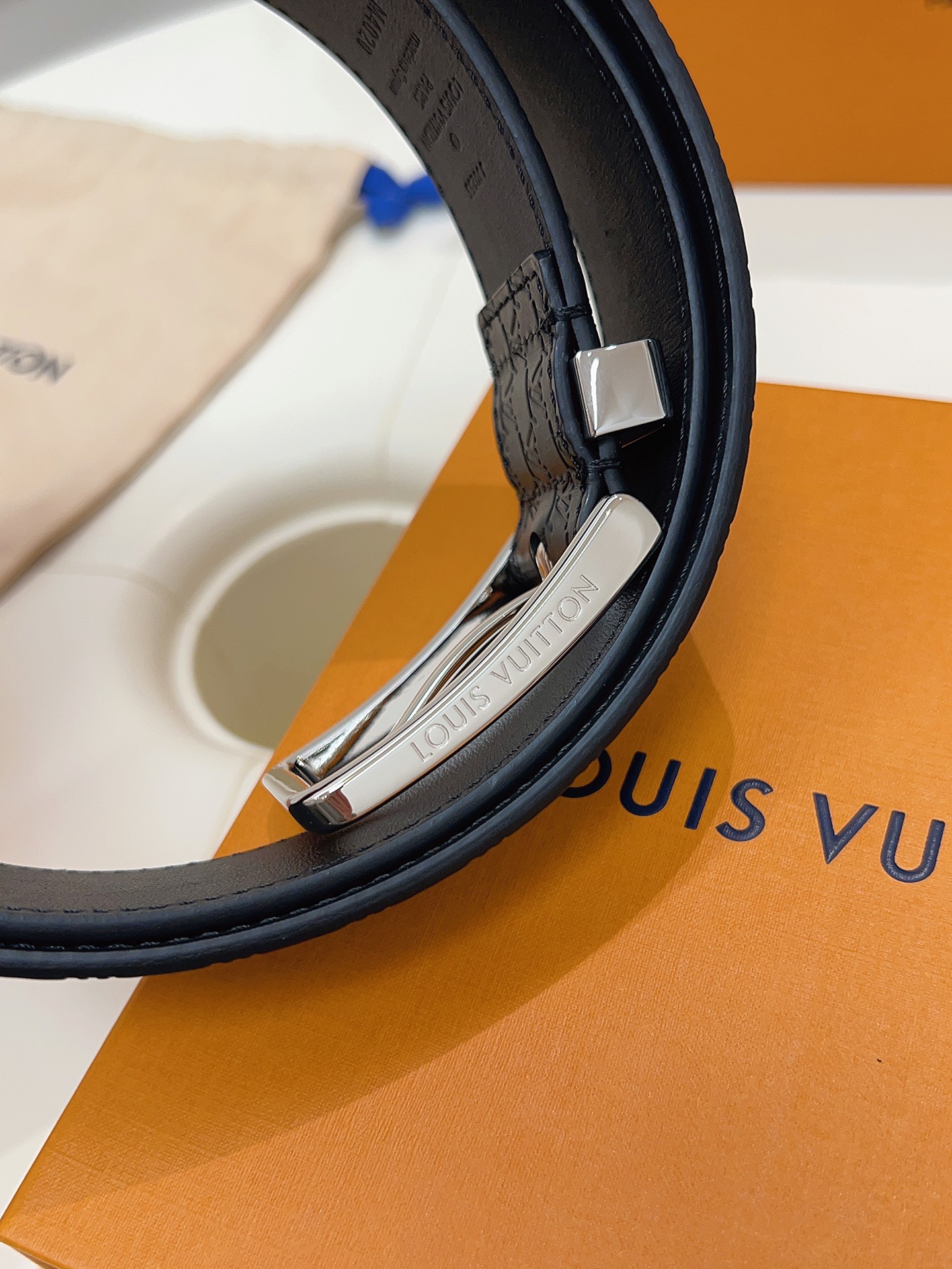 Louis Vuitton Leather Belt L